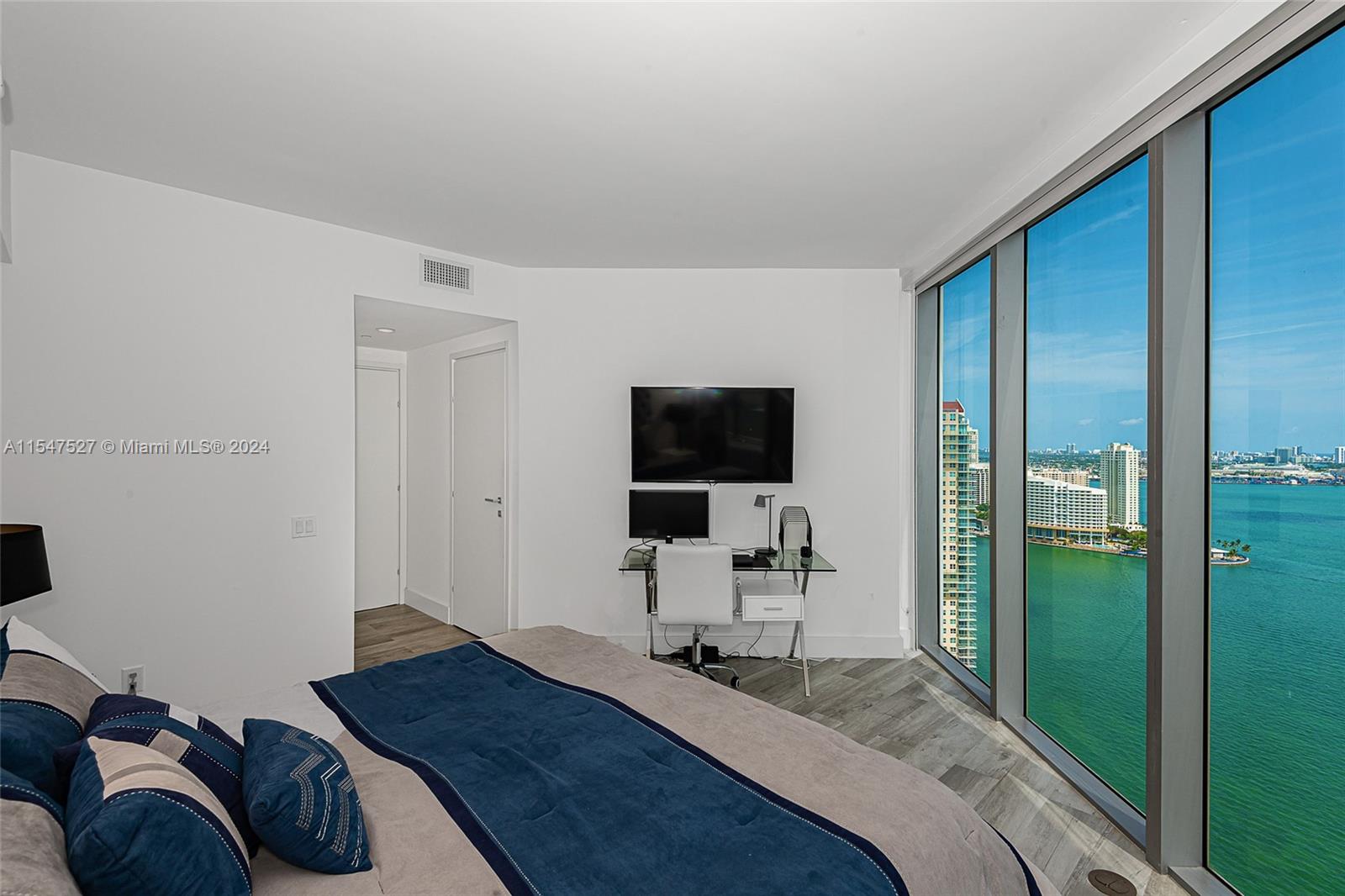 1300 Brickell Bay Dr, Miami, FL, 33131 United States, 3 Bedrooms Bedrooms, ,2 BathroomsBathrooms,Residential,For Sale,Brickell Bay Dr,A11547527