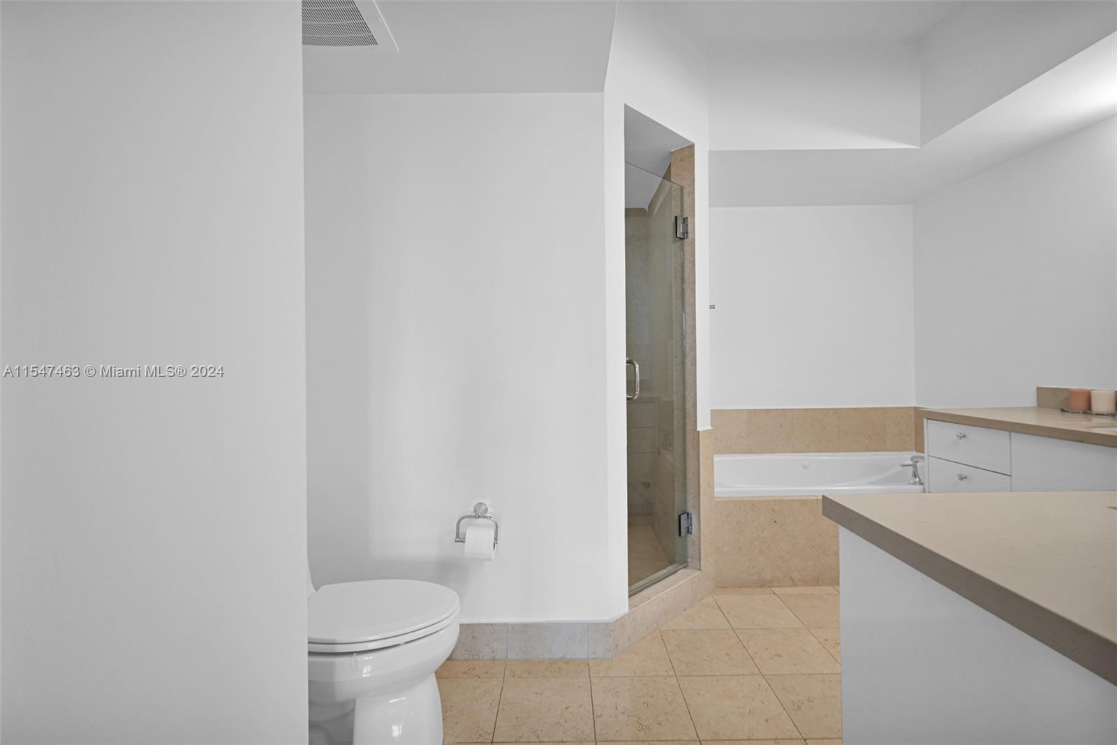 19900 E Country Club Dr 1007, Aventura, Florida 33180, 2 Bedrooms Bedrooms, ,2 BathroomsBathrooms,Residential,For Sale,19900 E Country Club Dr 1007,A11547463