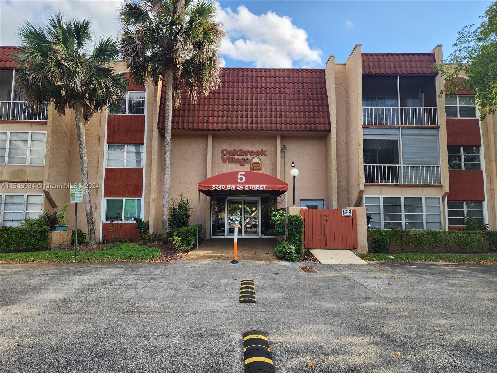 8240 SW 24th St 5214, North Lauderdale, Florida 33068, 2 Bedrooms Bedrooms, ,2 BathroomsBathrooms,Residential,For Sale,8240 SW 24th St 5214,A11548984