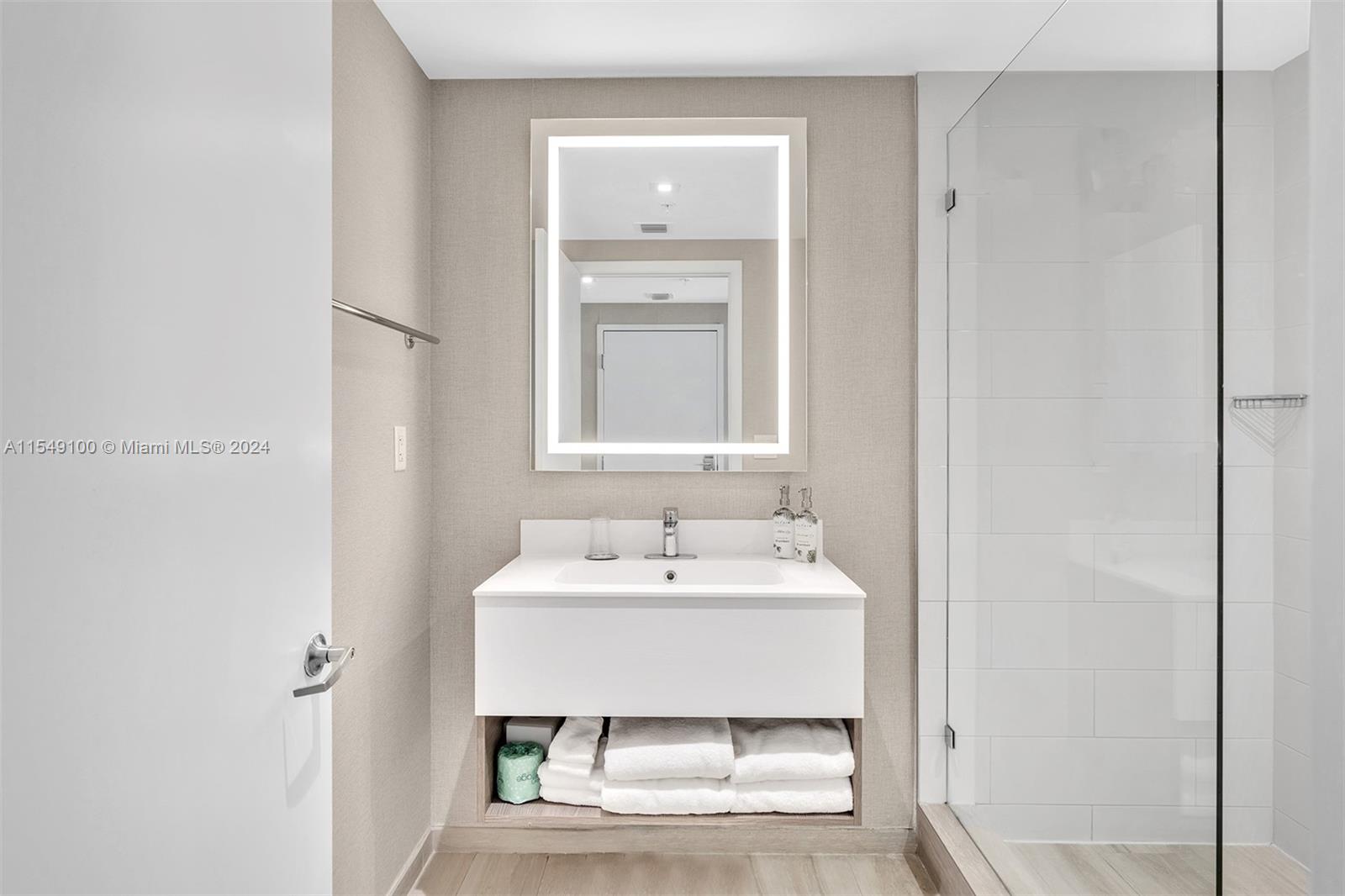 9540 W Bay Harbor Dr 220, Bay Harbor Islands, Florida 33154, 2 Bedrooms Bedrooms, ,2 BathroomsBathrooms,Residential,For Sale,9540 W Bay Harbor Dr 220,A11549100