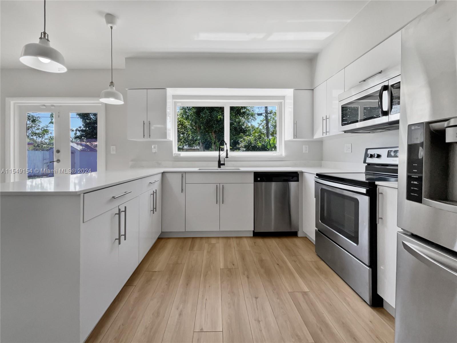 524 160th St, Miami, FL, 33162 United States, 2 Bedrooms Bedrooms, ,1 BathroomBathrooms,Residential,For Sale,160th St,A11549154