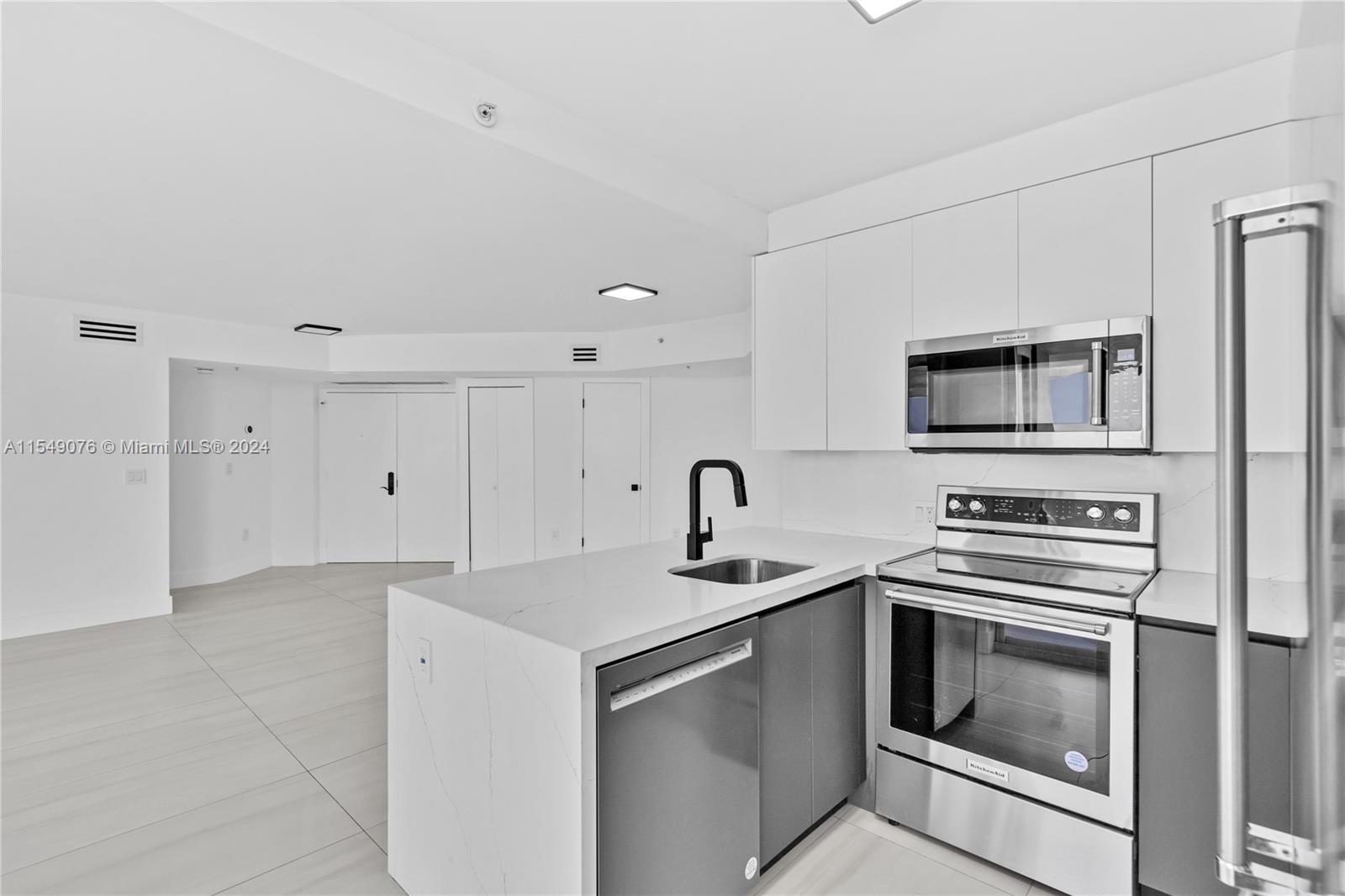 6301 Collins Ave 1108, Miami Beach, Florida 33141, 2 Bedrooms Bedrooms, ,2 BathroomsBathrooms,Residential,For Sale,6301 Collins Ave 1108,A11549076