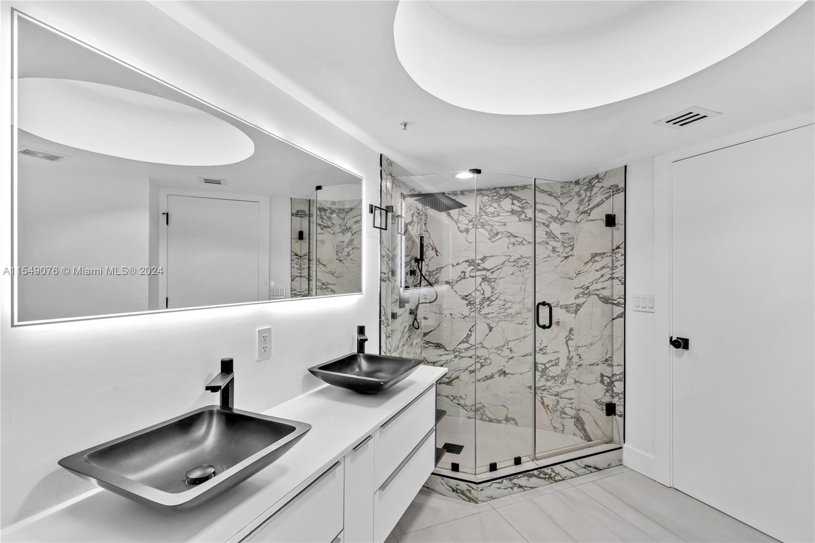 6301 Collins Ave 1108, Miami Beach, Florida 33141, 2 Bedrooms Bedrooms, ,2 BathroomsBathrooms,Residential,For Sale,6301 Collins Ave 1108,A11549076