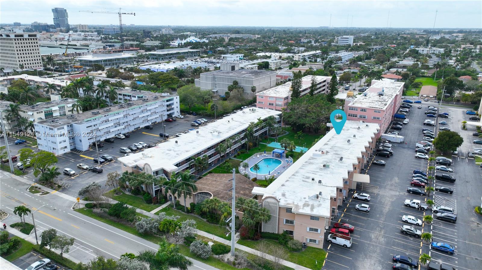 201 NE 14th Ave 8C, Hallandale Beach, Florida 33009, 1 Bedroom Bedrooms, ,1 BathroomBathrooms,Residential,For Sale,201 NE 14th Ave 8C,A11549124