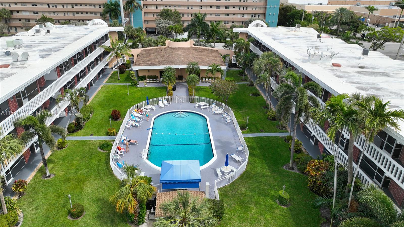 201 NE 14th Ave 8C, Hallandale Beach, Florida 33009, 1 Bedroom Bedrooms, ,1 BathroomBathrooms,Residential,For Sale,201 NE 14th Ave 8C,A11549124