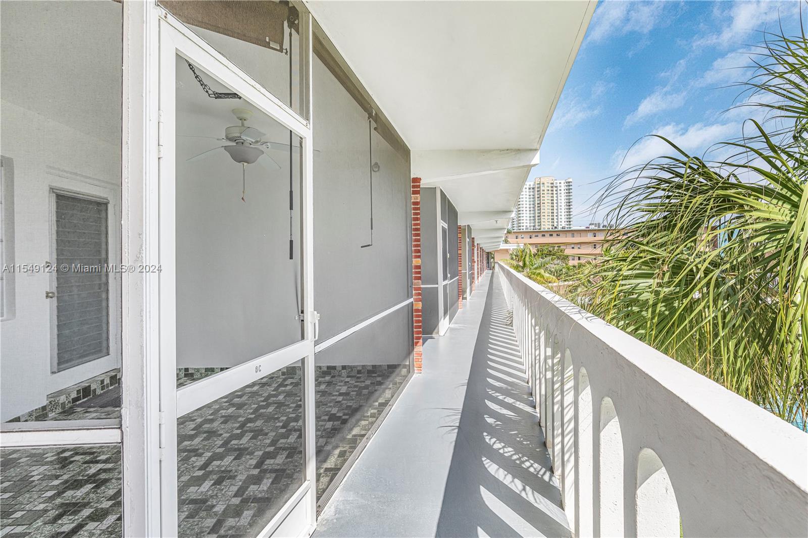 201 NE 14th Ave 8C, Hallandale Beach, Florida 33009, 1 Bedroom Bedrooms, ,1 BathroomBathrooms,Residential,For Sale,201 NE 14th Ave 8C,A11549124
