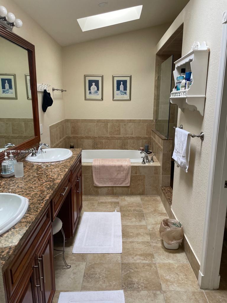 1095 Weeping Willow Way, Hollywood, FL, 33019 United States, 4 Bedrooms Bedrooms, ,2 BathroomsBathrooms,Residential,For Sale,Weeping Willow Way,A11549173