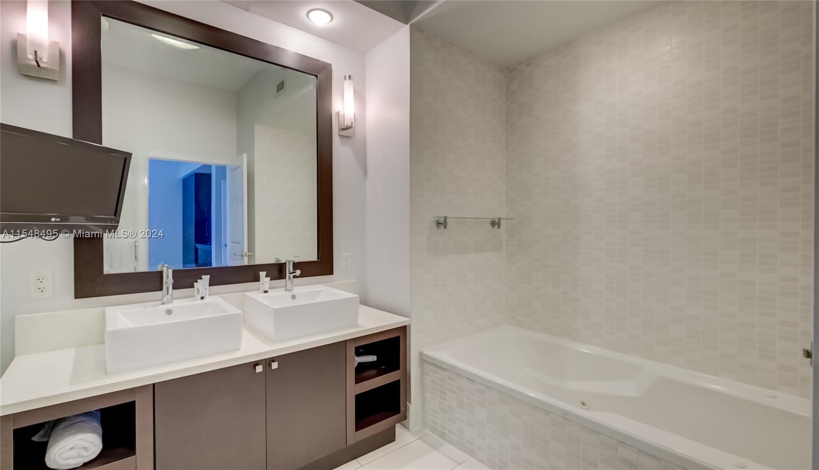 5300 NW 87th Ave 1509, Doral, Florida 33178, 1 Bedroom Bedrooms, ,2 BathroomsBathrooms,Residential,For Sale,5300 NW 87th Ave 1509,A11548495