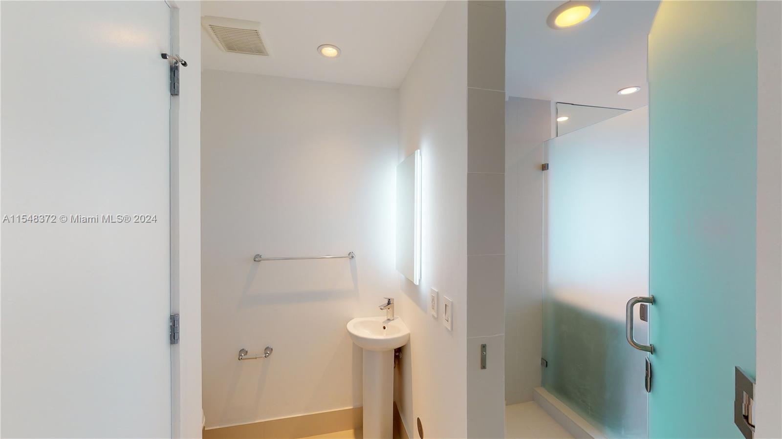 501 NE 31st St 3702, Miami, Florida 33137, 1 Bedroom Bedrooms, ,1 BathroomBathrooms,Residential,For Sale,501 NE 31st St 3702,A11548372