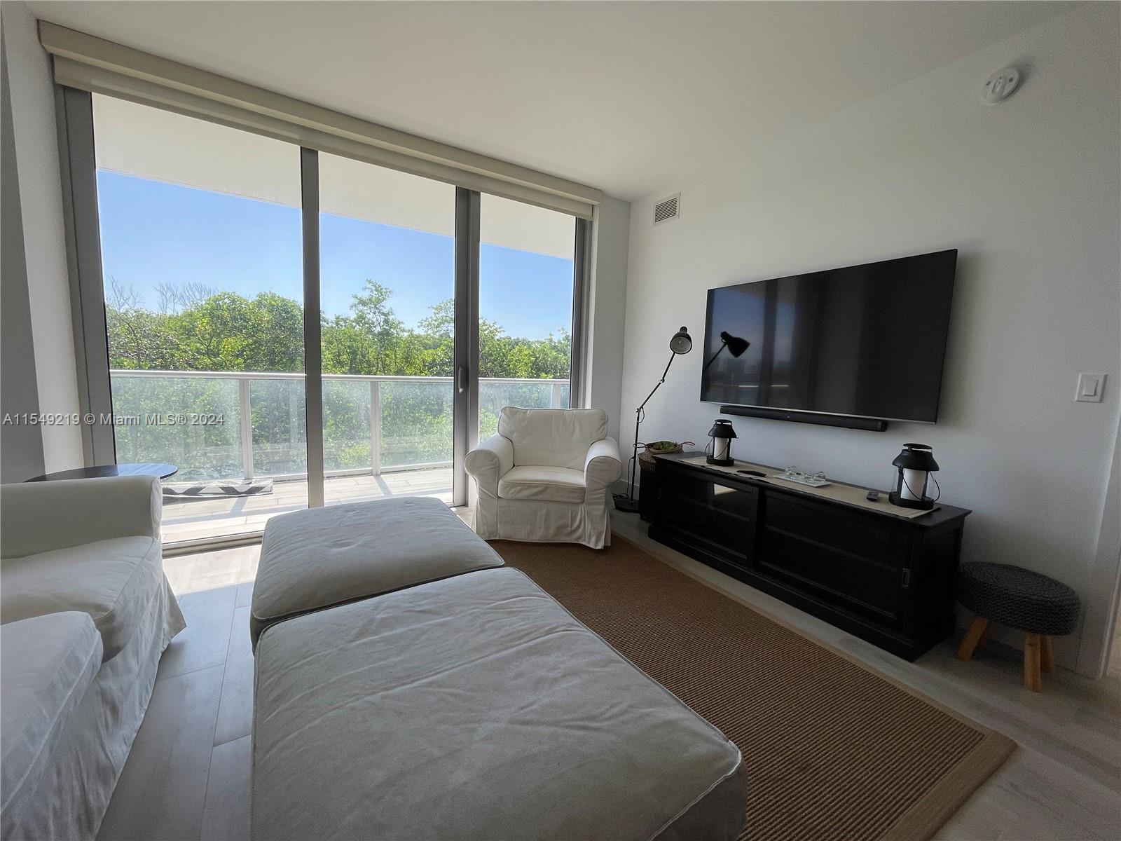 16385 Biscayne Blvd 216, North Miami Beach, Florida 33160, 2 Bedrooms Bedrooms, ,2 BathroomsBathrooms,Residential,For Sale,16385 Biscayne Blvd 216,A11549219