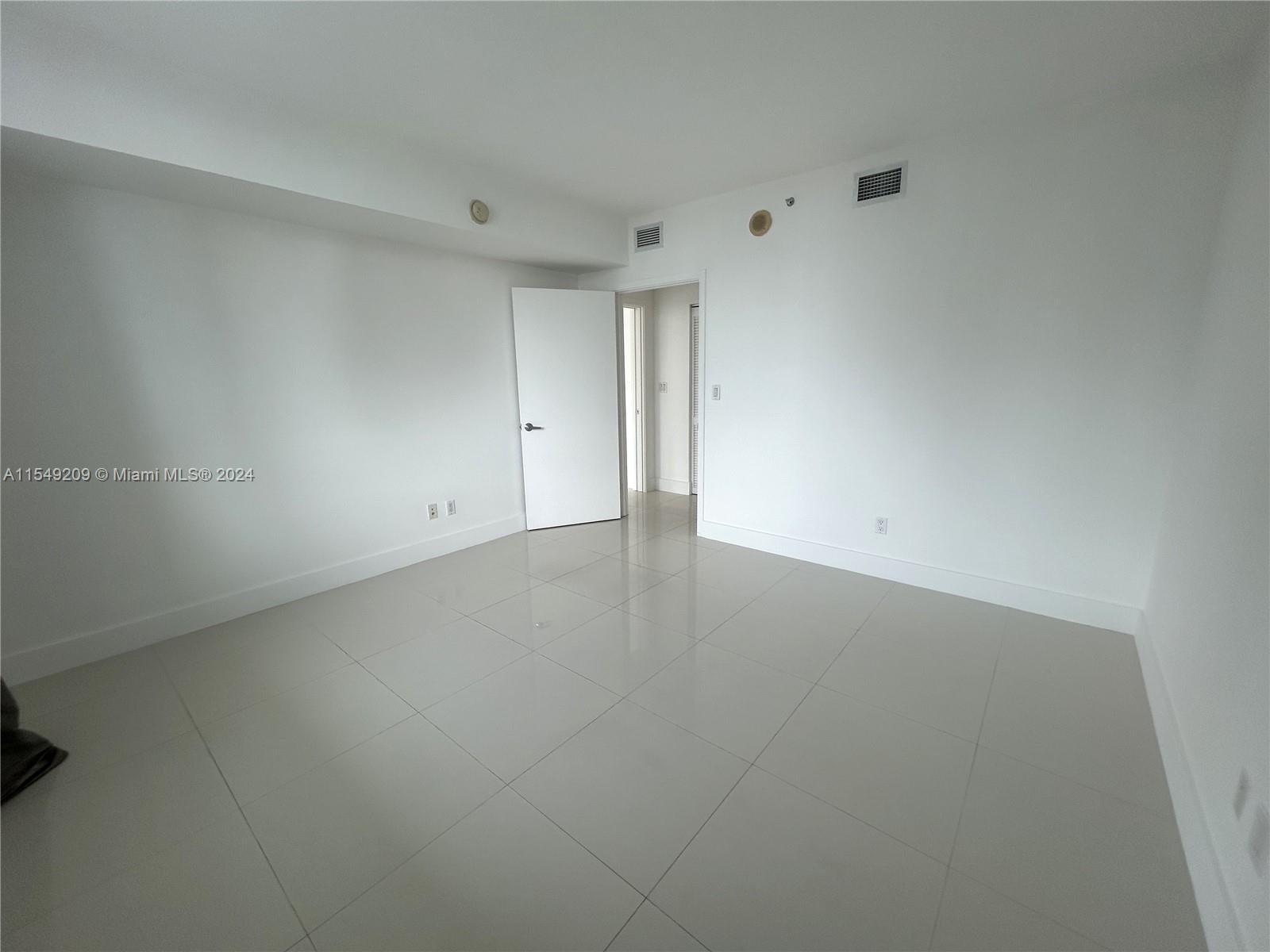 325 Biscayne Blvd, Miami, FL, 33131 United States, 1 Bedroom Bedrooms, ,1 BathroomBathrooms,Residential,For Sale,Biscayne Blvd,A11549209