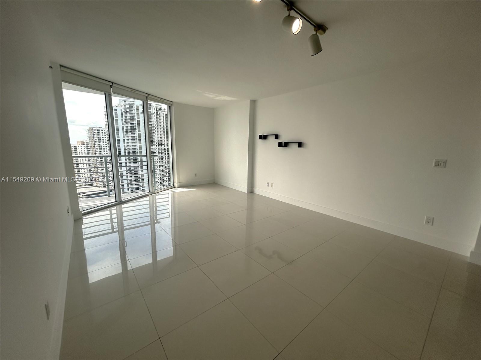 325 Biscayne Blvd, Miami, FL, 33131 United States, 1 Bedroom Bedrooms, ,1 BathroomBathrooms,Residential,For Sale,Biscayne Blvd,A11549209