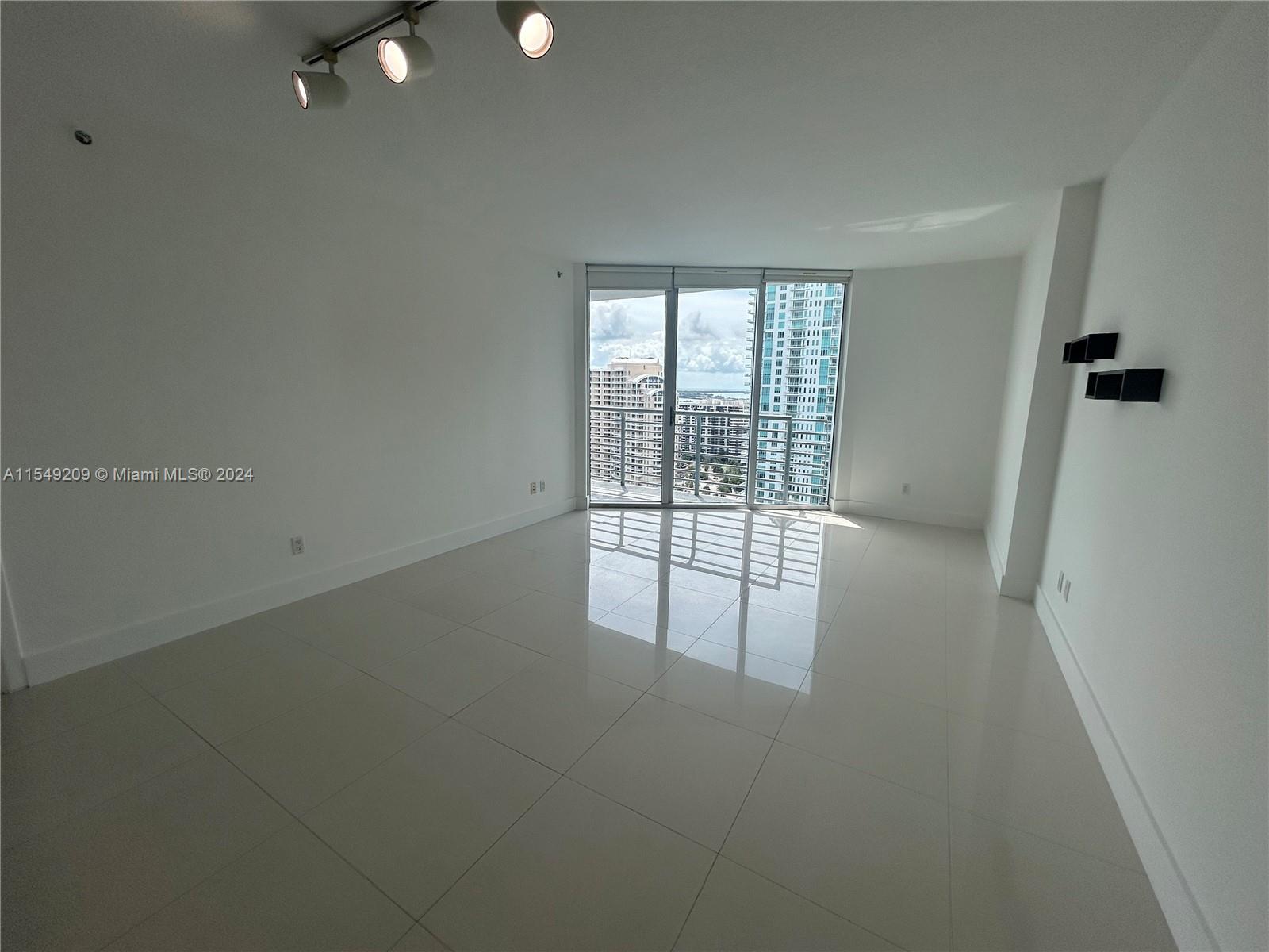 325 Biscayne Blvd, Miami, FL, 33131 United States, 1 Bedroom Bedrooms, ,1 BathroomBathrooms,Residential,For Sale,Biscayne Blvd,A11549209