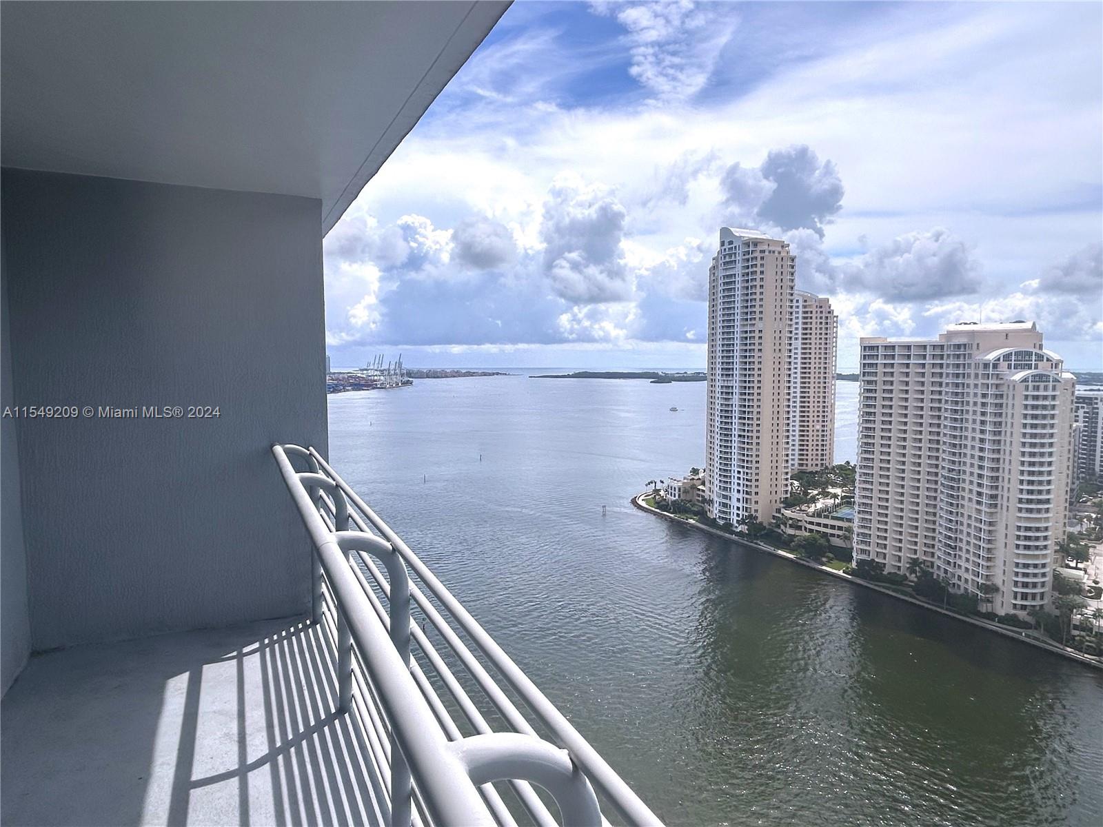 325 Biscayne Blvd, Miami, FL, 33131 United States, 1 Bedroom Bedrooms, ,1 BathroomBathrooms,Residential,For Sale,Biscayne Blvd,A11549209