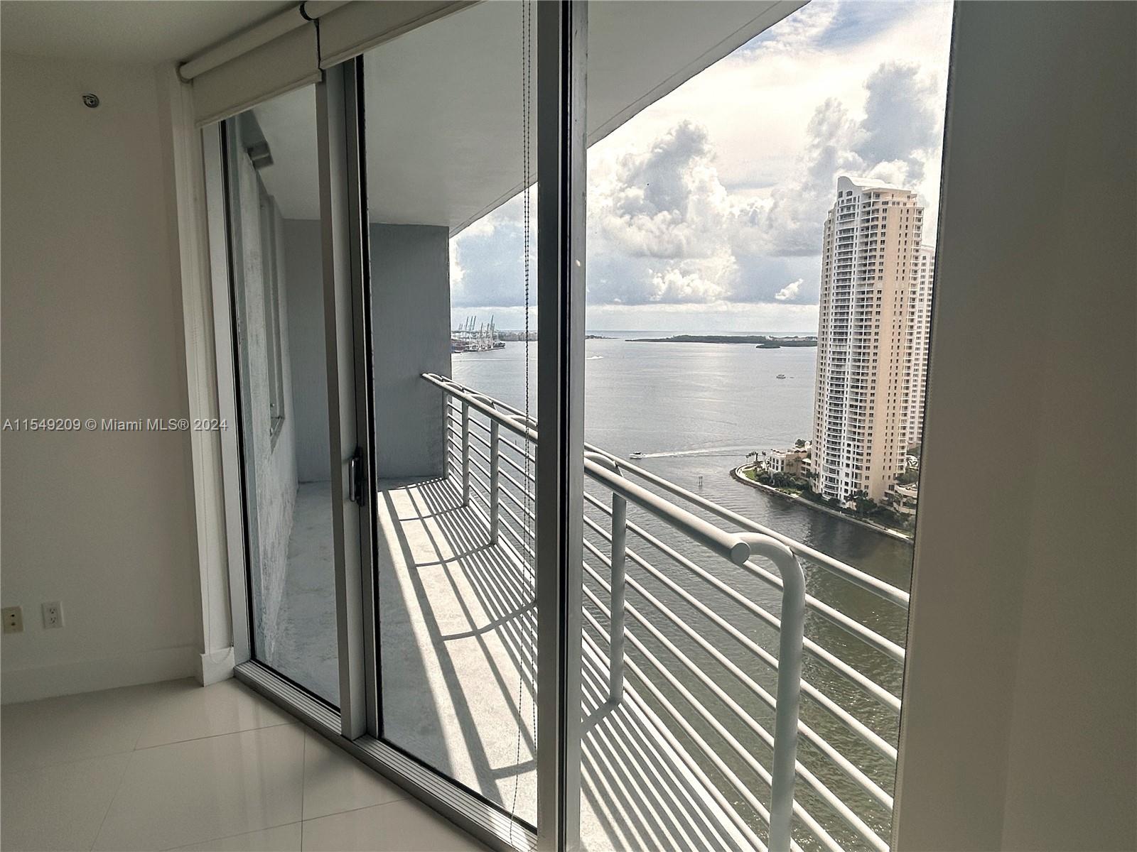 325 Biscayne Blvd, Miami, FL, 33131 United States, 1 Bedroom Bedrooms, ,1 BathroomBathrooms,Residential,For Sale,Biscayne Blvd,A11549209