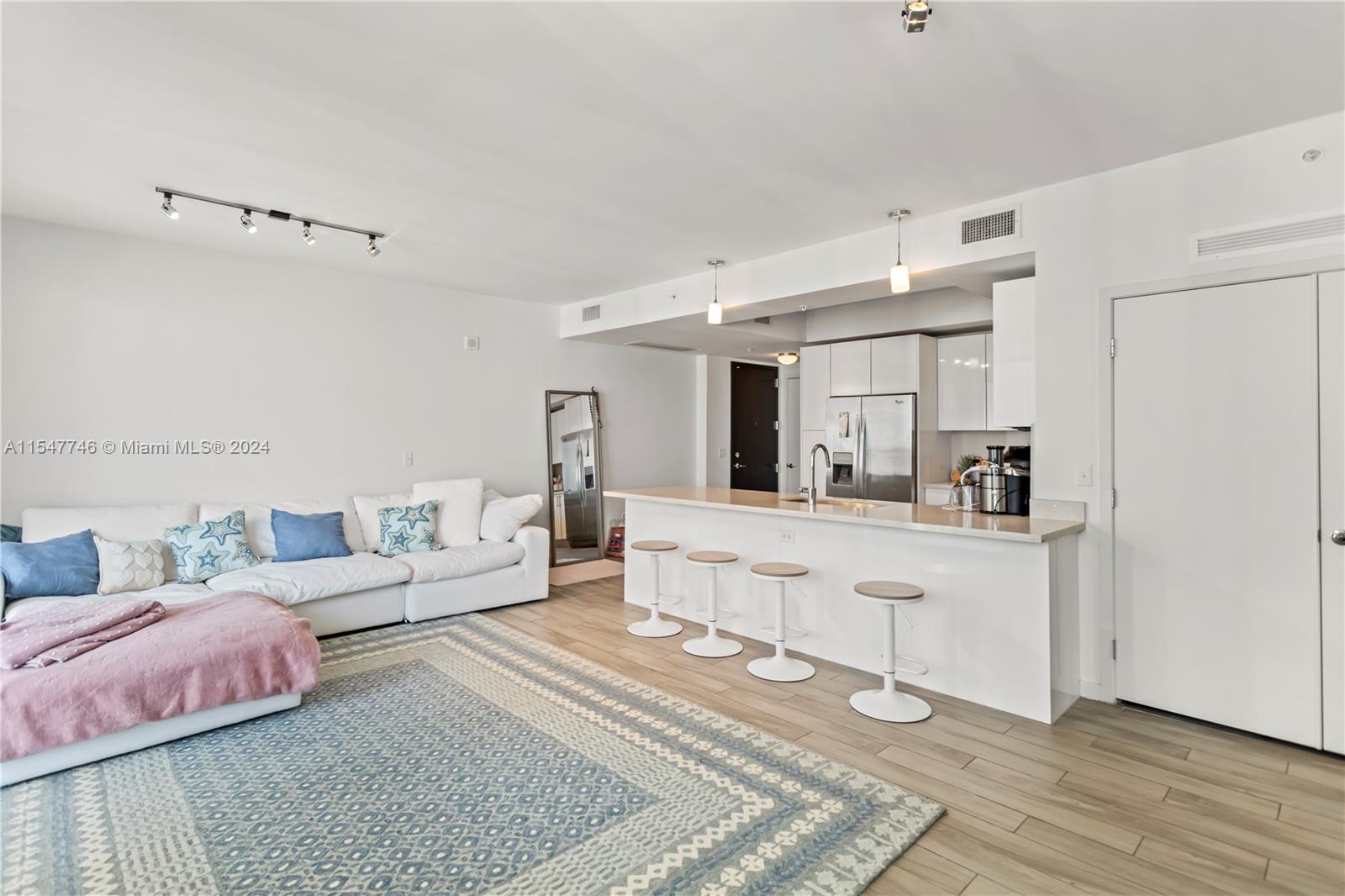 999 SW 1st Ave 2214, Miami, Florida 33130, 2 Bedrooms Bedrooms, ,2 BathroomsBathrooms,Residential,For Sale,999 SW 1st Ave 2214,A11547746