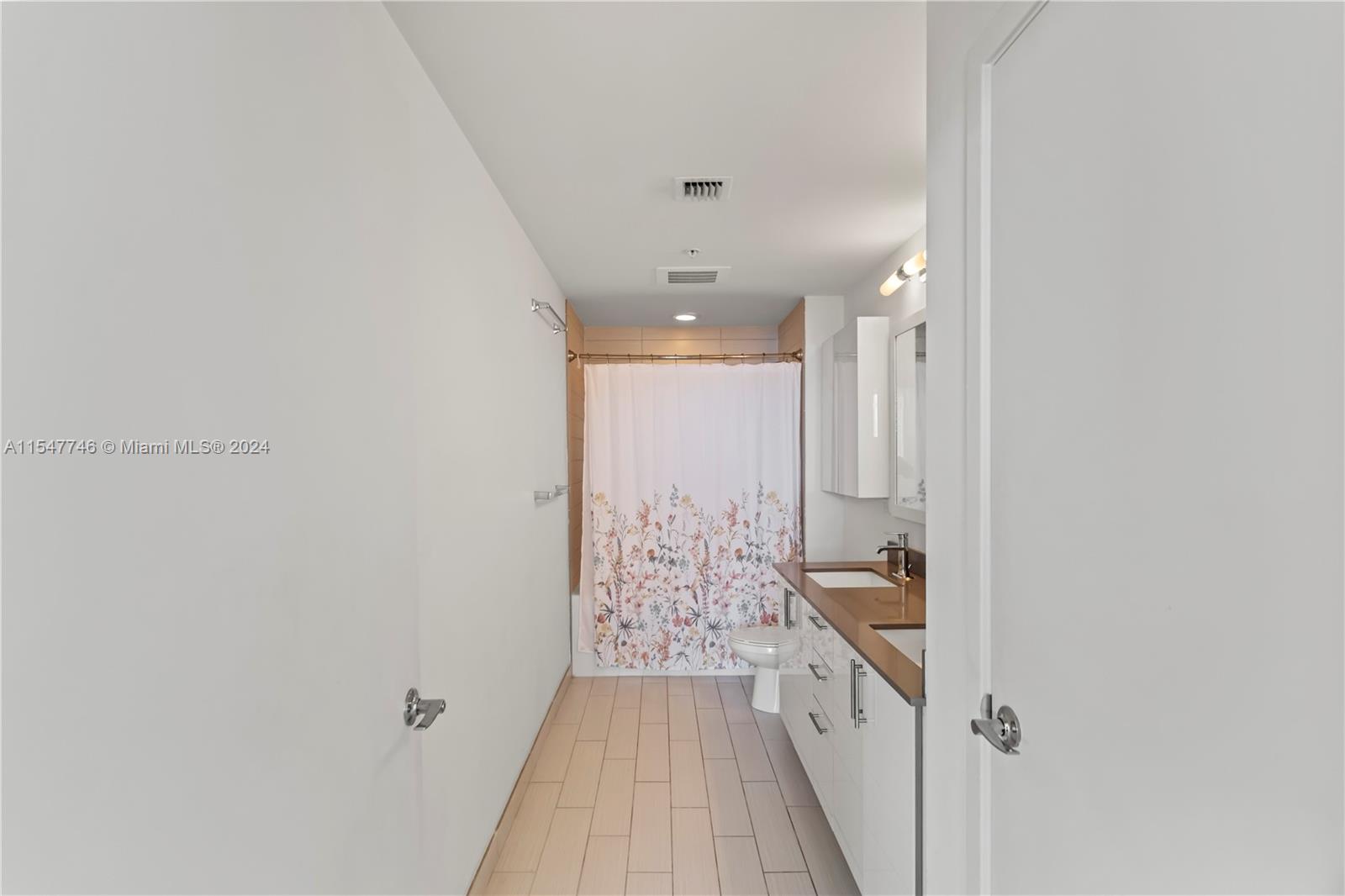 999 SW 1st Ave 2214, Miami, Florida 33130, 2 Bedrooms Bedrooms, ,2 BathroomsBathrooms,Residential,For Sale,999 SW 1st Ave 2214,A11547746