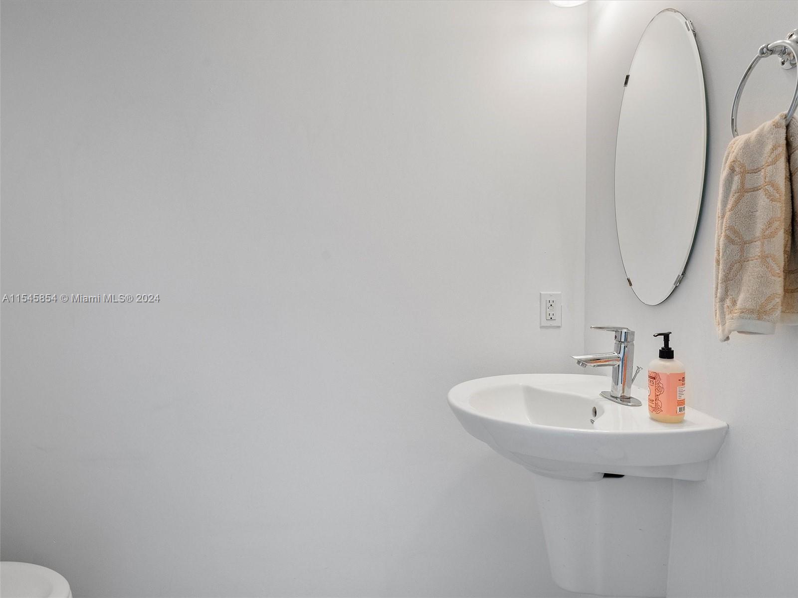 60 SW 13th St 5018, Miami, Florida 33130, 3 Bedrooms Bedrooms, ,3 BathroomsBathrooms,Residential,For Sale,60 SW 13th St 5018,A11545854