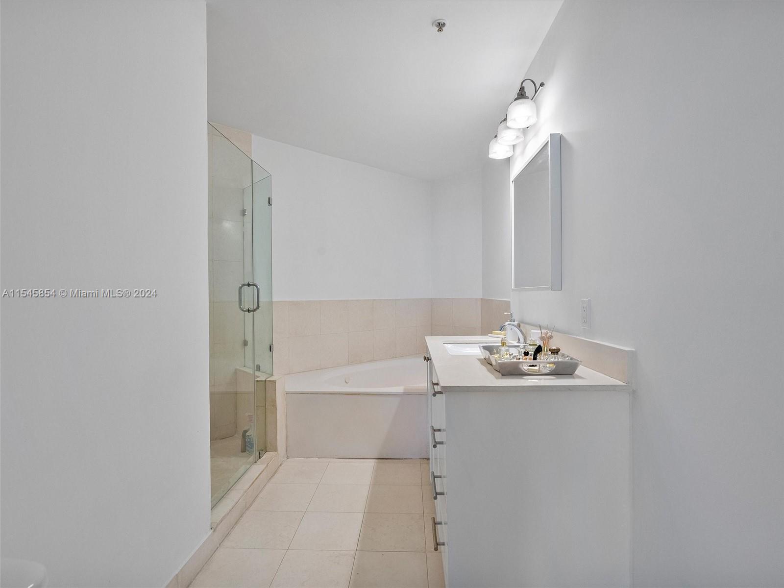60 SW 13th St 5018, Miami, Florida 33130, 3 Bedrooms Bedrooms, ,3 BathroomsBathrooms,Residential,For Sale,60 SW 13th St 5018,A11545854