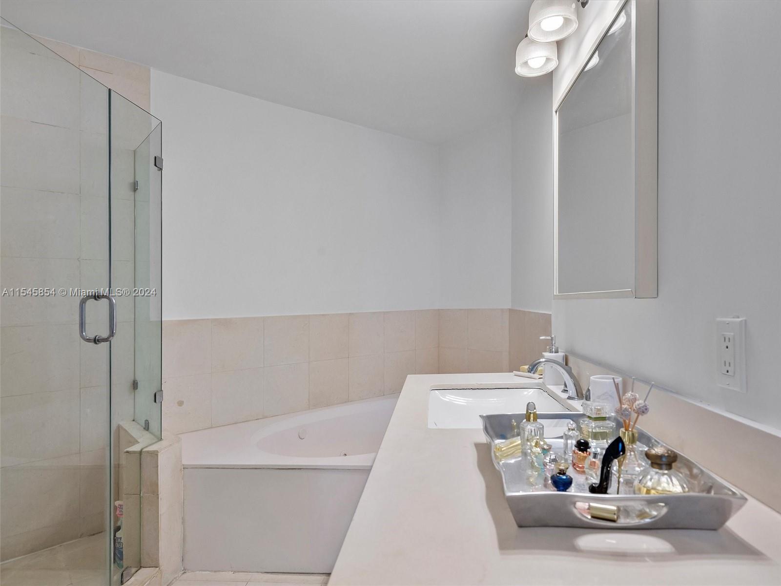 60 SW 13th St 5018, Miami, Florida 33130, 3 Bedrooms Bedrooms, ,3 BathroomsBathrooms,Residential,For Sale,60 SW 13th St 5018,A11545854