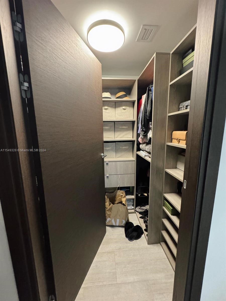 1000 Brickell Plz 2614, Miami, Florida 33131, 1 Bedroom Bedrooms, ,1 BathroomBathrooms,Residential,For Sale,1000 Brickell Plz 2614,A11549328