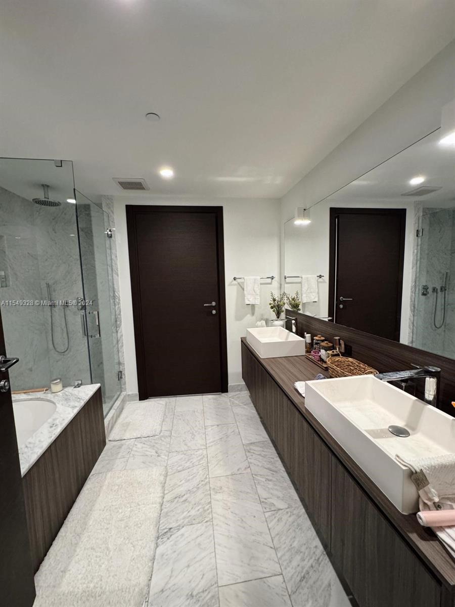 1000 Brickell Plz 2614, Miami, Florida 33131, 1 Bedroom Bedrooms, ,1 BathroomBathrooms,Residential,For Sale,1000 Brickell Plz 2614,A11549328