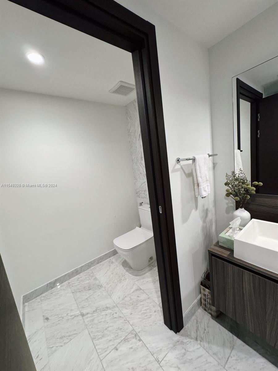 1000 Brickell Plz 2614, Miami, Florida 33131, 1 Bedroom Bedrooms, ,1 BathroomBathrooms,Residential,For Sale,1000 Brickell Plz 2614,A11549328