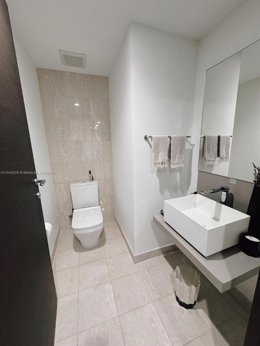 1000 Brickell Plz 2614, Miami, Florida 33131, 1 Bedroom Bedrooms, ,1 BathroomBathrooms,Residential,For Sale,1000 Brickell Plz 2614,A11549328
