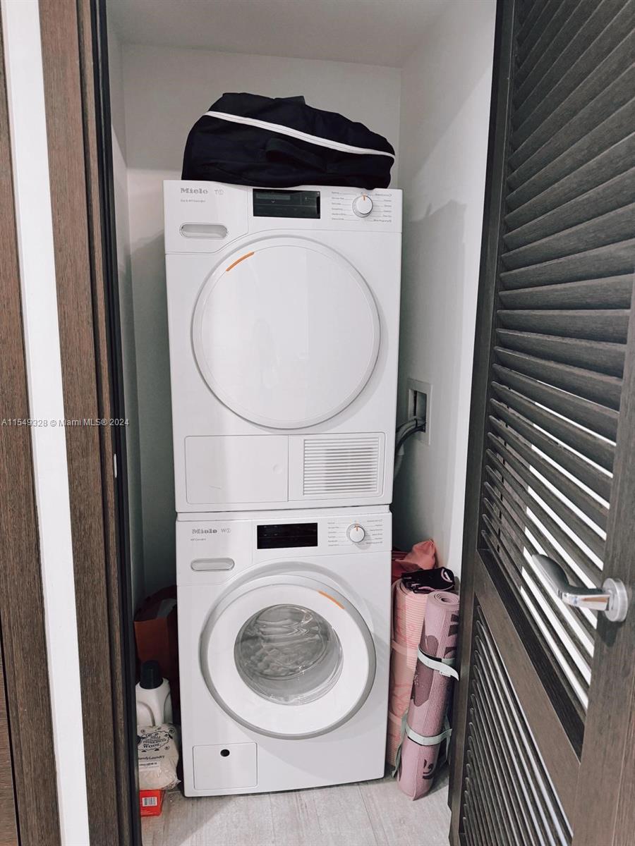 1000 Brickell Plz 2614, Miami, Florida 33131, 1 Bedroom Bedrooms, ,1 BathroomBathrooms,Residential,For Sale,1000 Brickell Plz 2614,A11549328