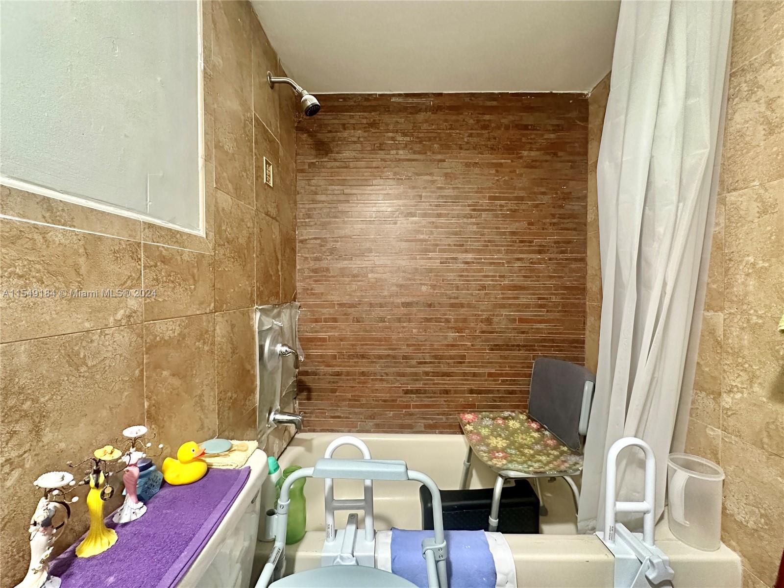 2740 63rd Pl, Hialeah, FL, 33016 United States, 2 Bedrooms Bedrooms, ,2 BathroomsBathrooms,Residential,For Sale,63rd Pl,A11549184