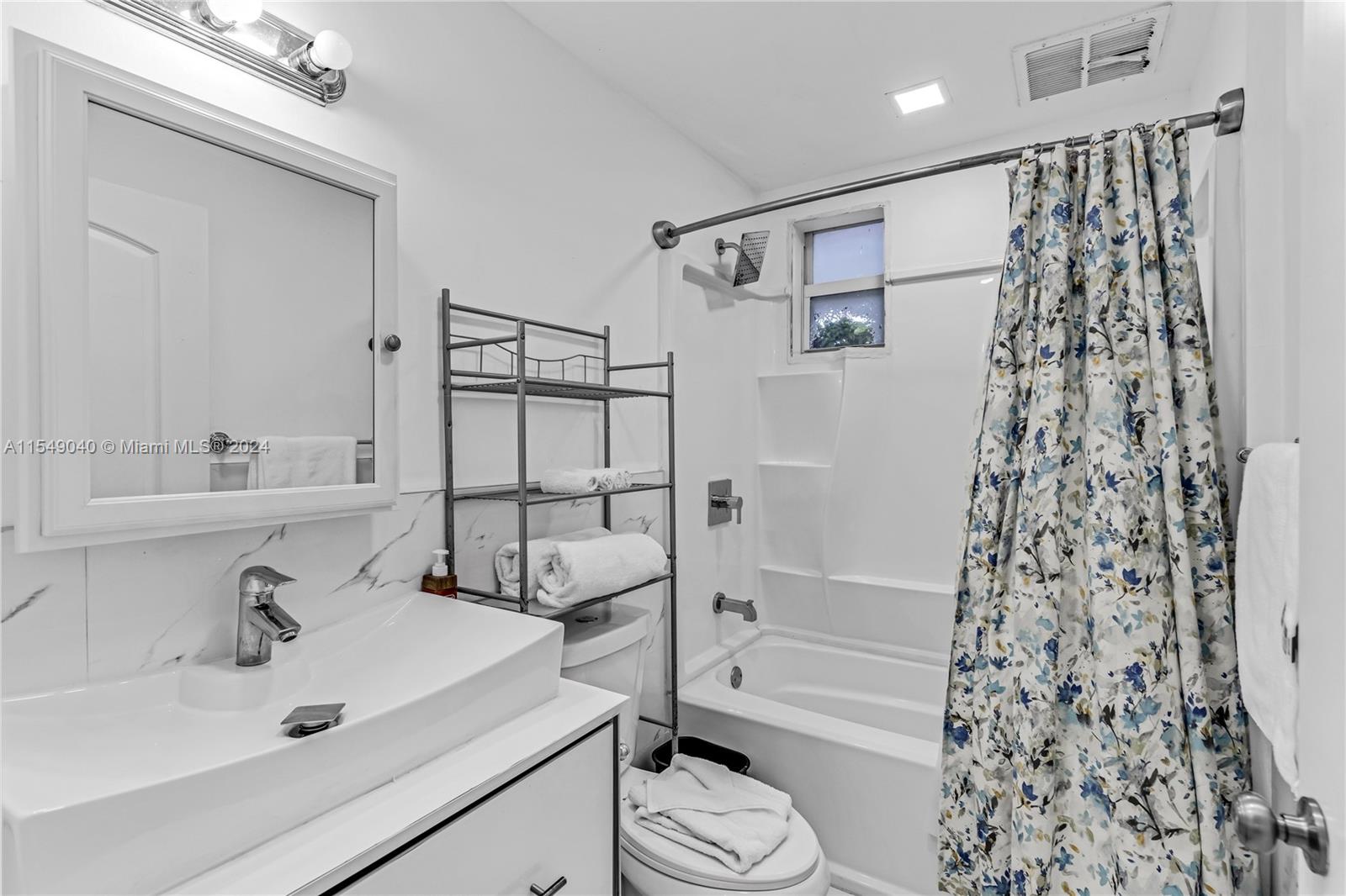 2175 111th St, Miami, FL, 33167 United States, 5 Bedrooms Bedrooms, ,4 BathroomsBathrooms,Residential,For Sale,111th St,A11549040
