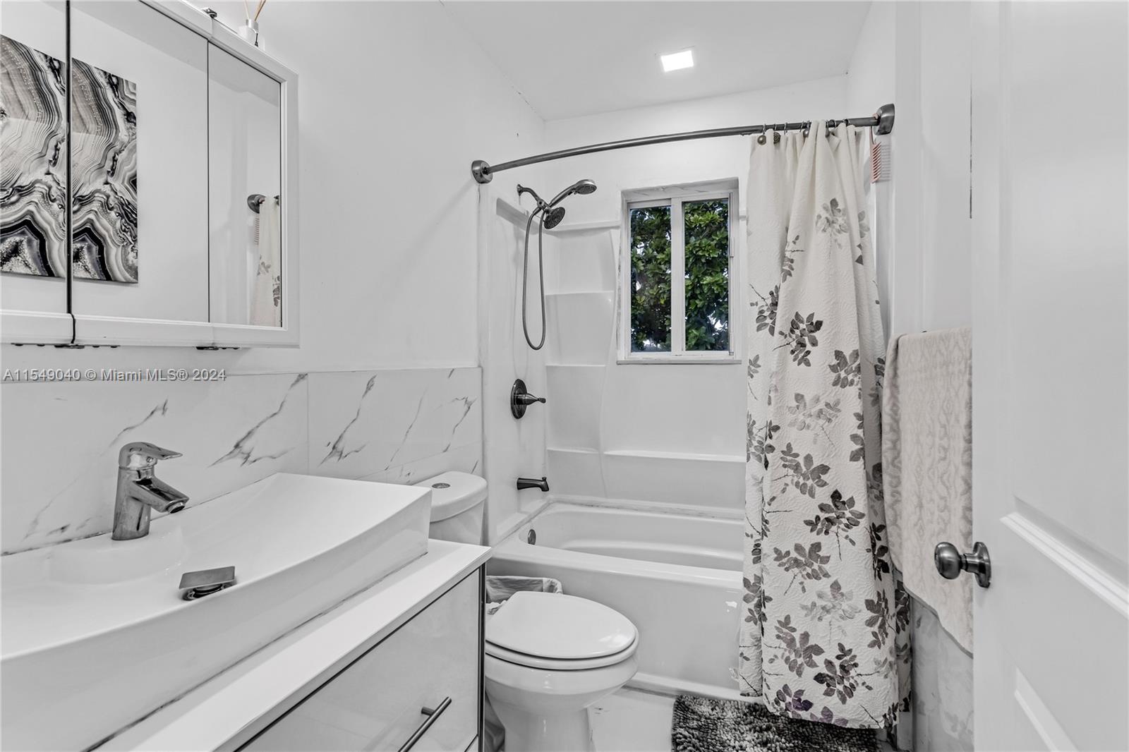 2175 111th St, Miami, FL, 33167 United States, 5 Bedrooms Bedrooms, ,4 BathroomsBathrooms,Residential,For Sale,111th St,A11549040