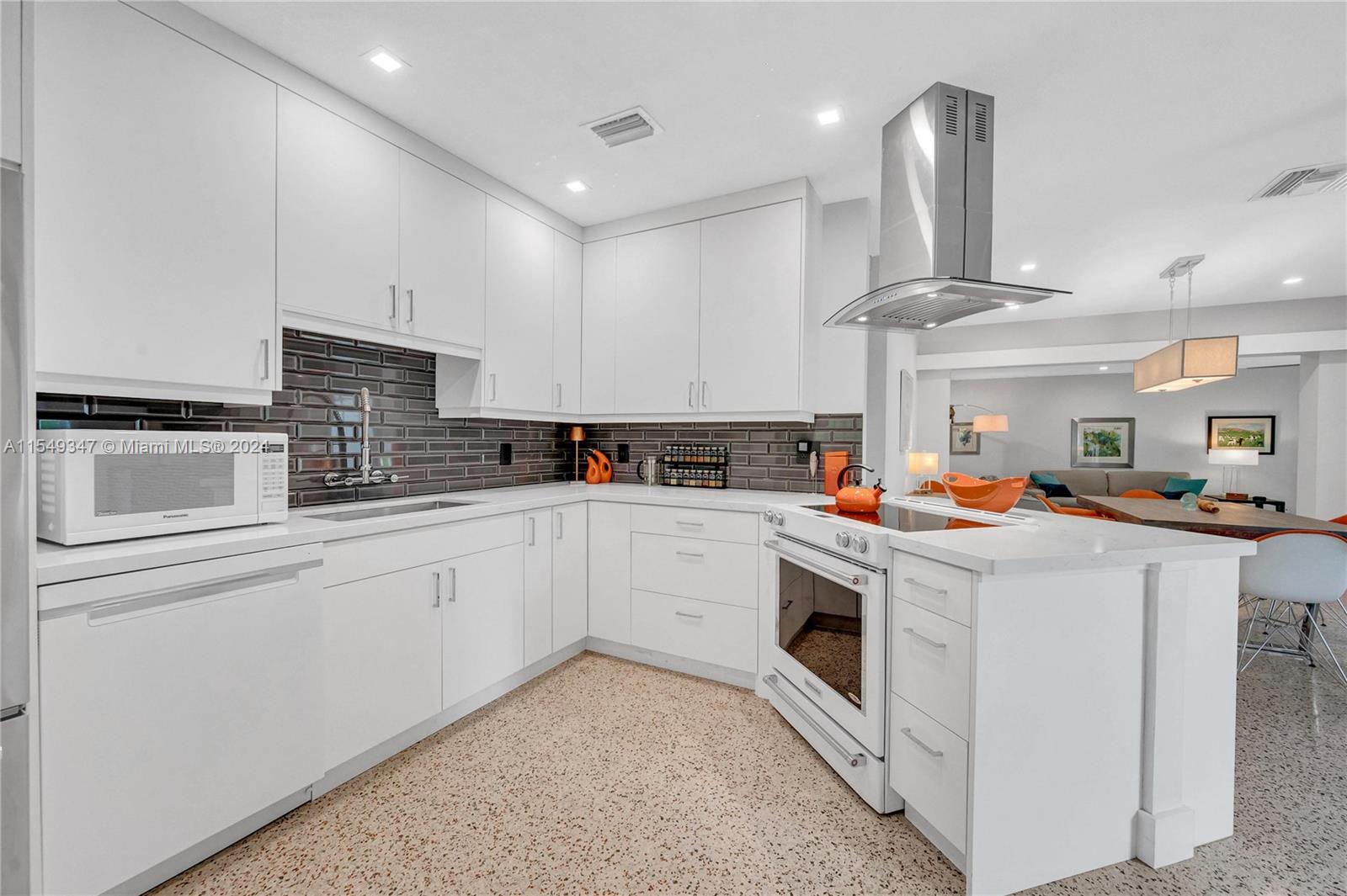 1736 17th Ave, Fort Lauderdale, FL, 33305 United States, 2 Bedrooms Bedrooms, ,2 BathroomsBathrooms,Residential,For Sale,17th Ave,A11549347