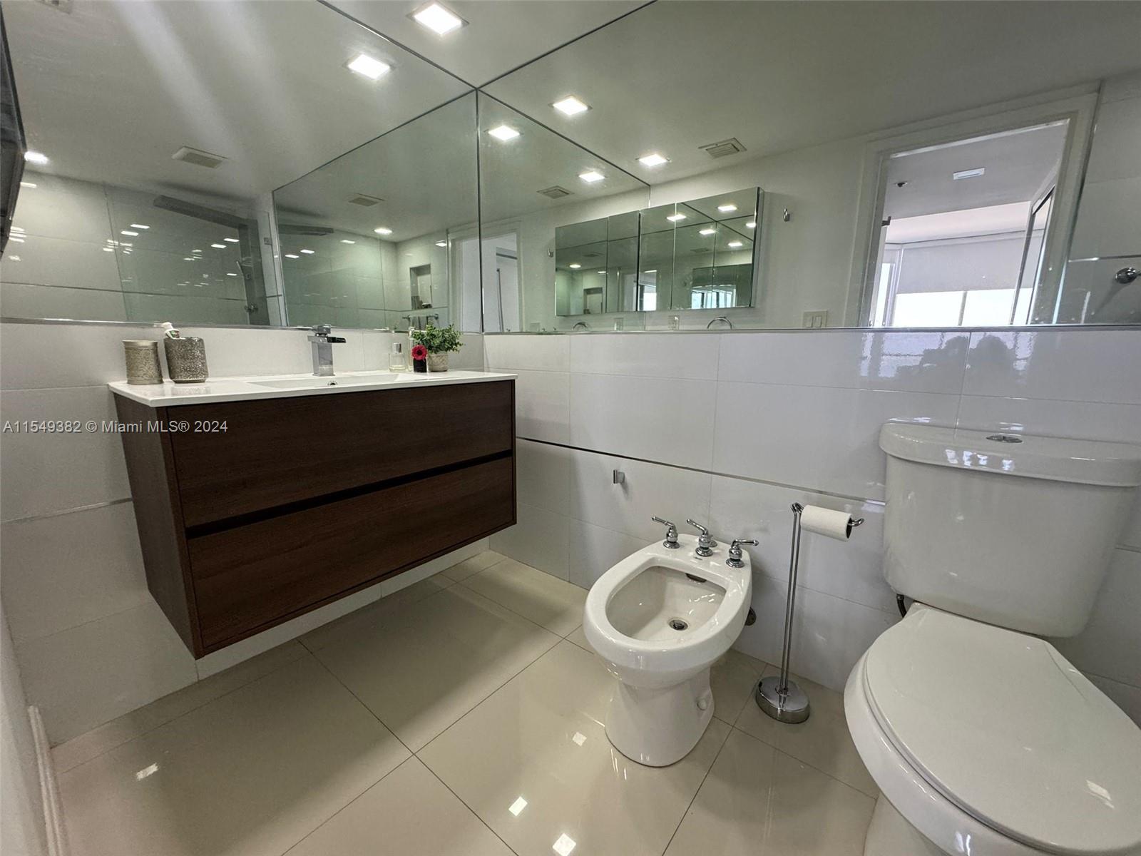 7601 E Treasure Dr PH116, North Bay Village, Florida 33141, 2 Bedrooms Bedrooms, ,2 BathroomsBathrooms,Residentiallease,For Rent,7601 E Treasure Dr PH116,A11549382