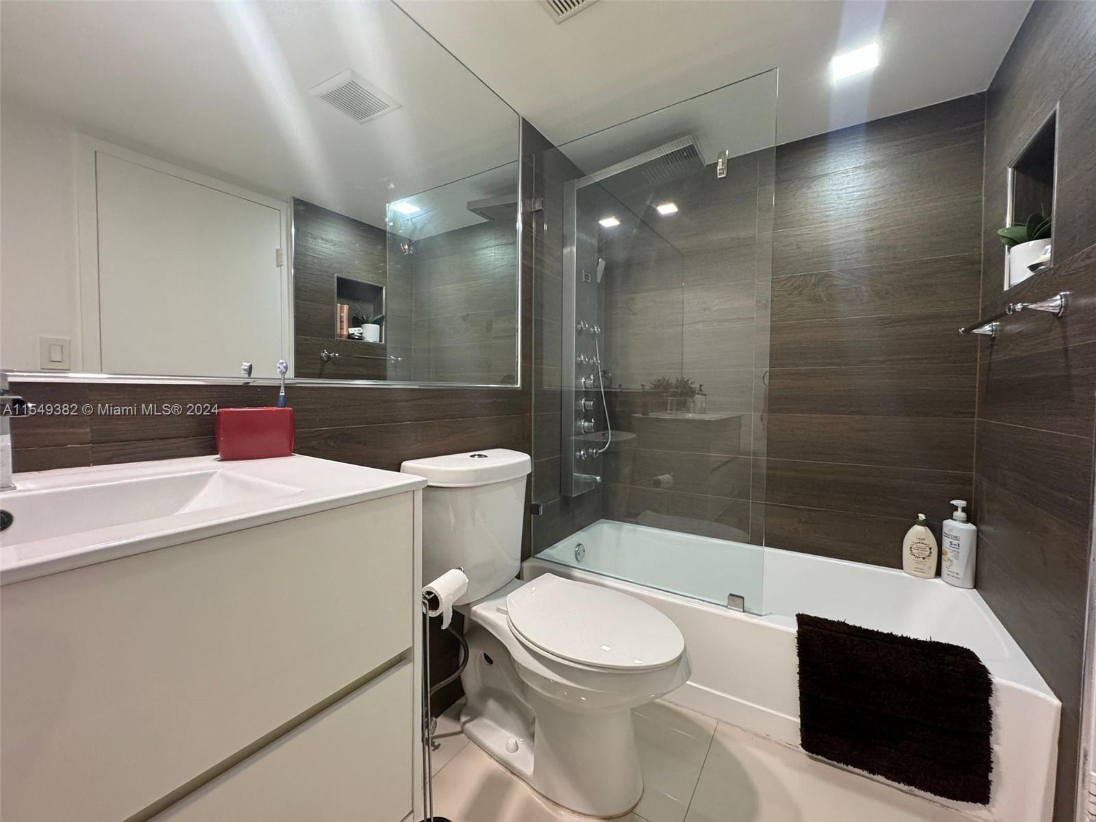 7601 E Treasure Dr PH116, North Bay Village, Florida 33141, 2 Bedrooms Bedrooms, ,2 BathroomsBathrooms,Residentiallease,For Rent,7601 E Treasure Dr PH116,A11549382