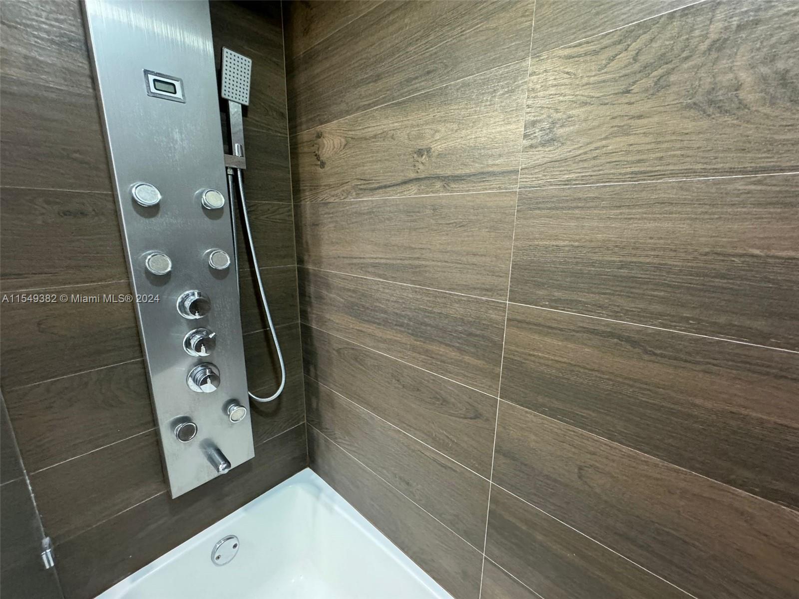 7601 E Treasure Dr PH116, North Bay Village, Florida 33141, 2 Bedrooms Bedrooms, ,2 BathroomsBathrooms,Residentiallease,For Rent,7601 E Treasure Dr PH116,A11549382