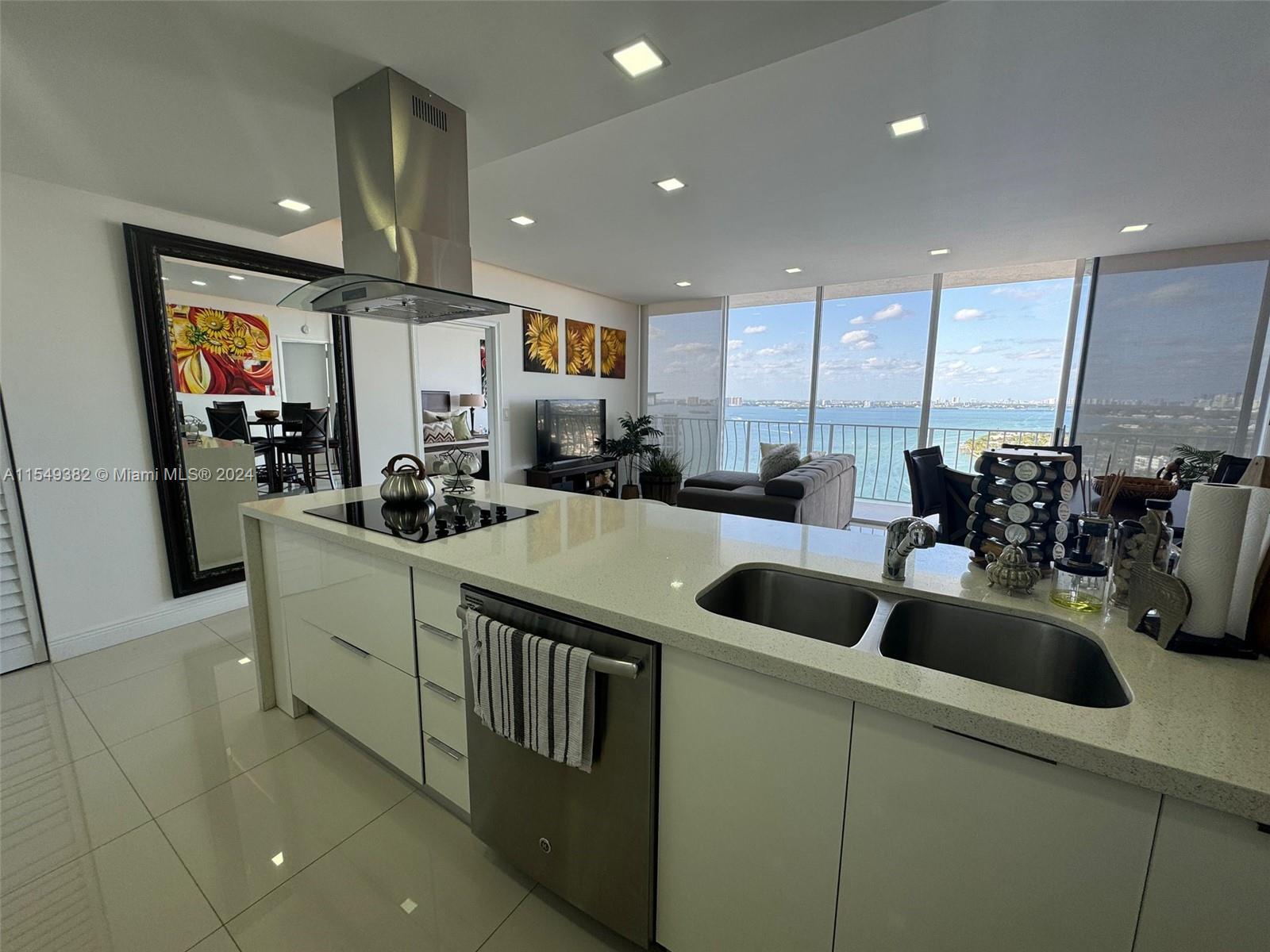 7601 E Treasure Dr PH116, North Bay Village, Florida 33141, 2 Bedrooms Bedrooms, ,2 BathroomsBathrooms,Residentiallease,For Rent,7601 E Treasure Dr PH116,A11549382