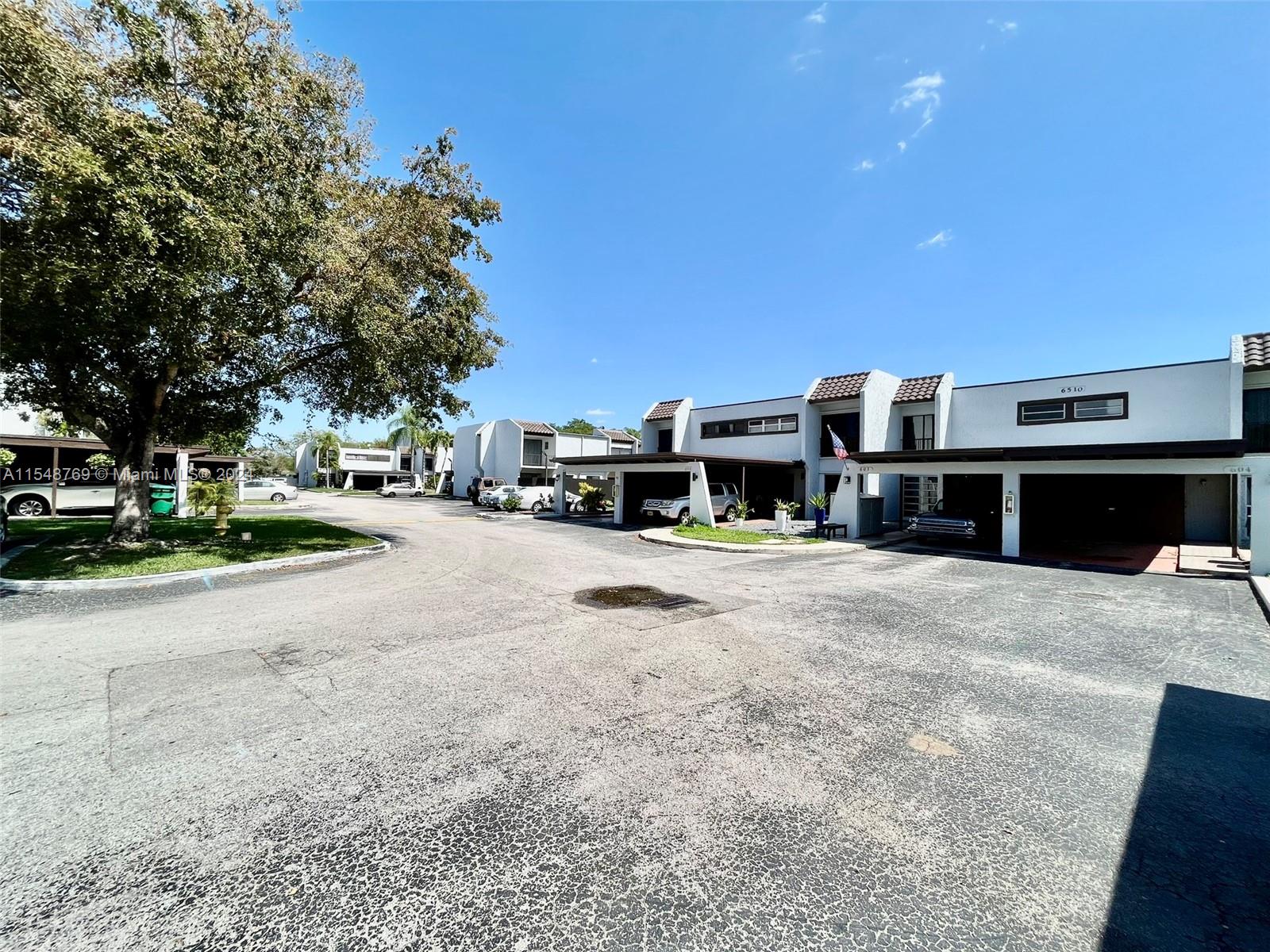 6512 Kendale Lakes Dr, Miami, FL, 33183 United States, 3 Bedrooms Bedrooms, ,3 BathroomsBathrooms,Residential,For Sale,Kendale Lakes Dr,A11548769