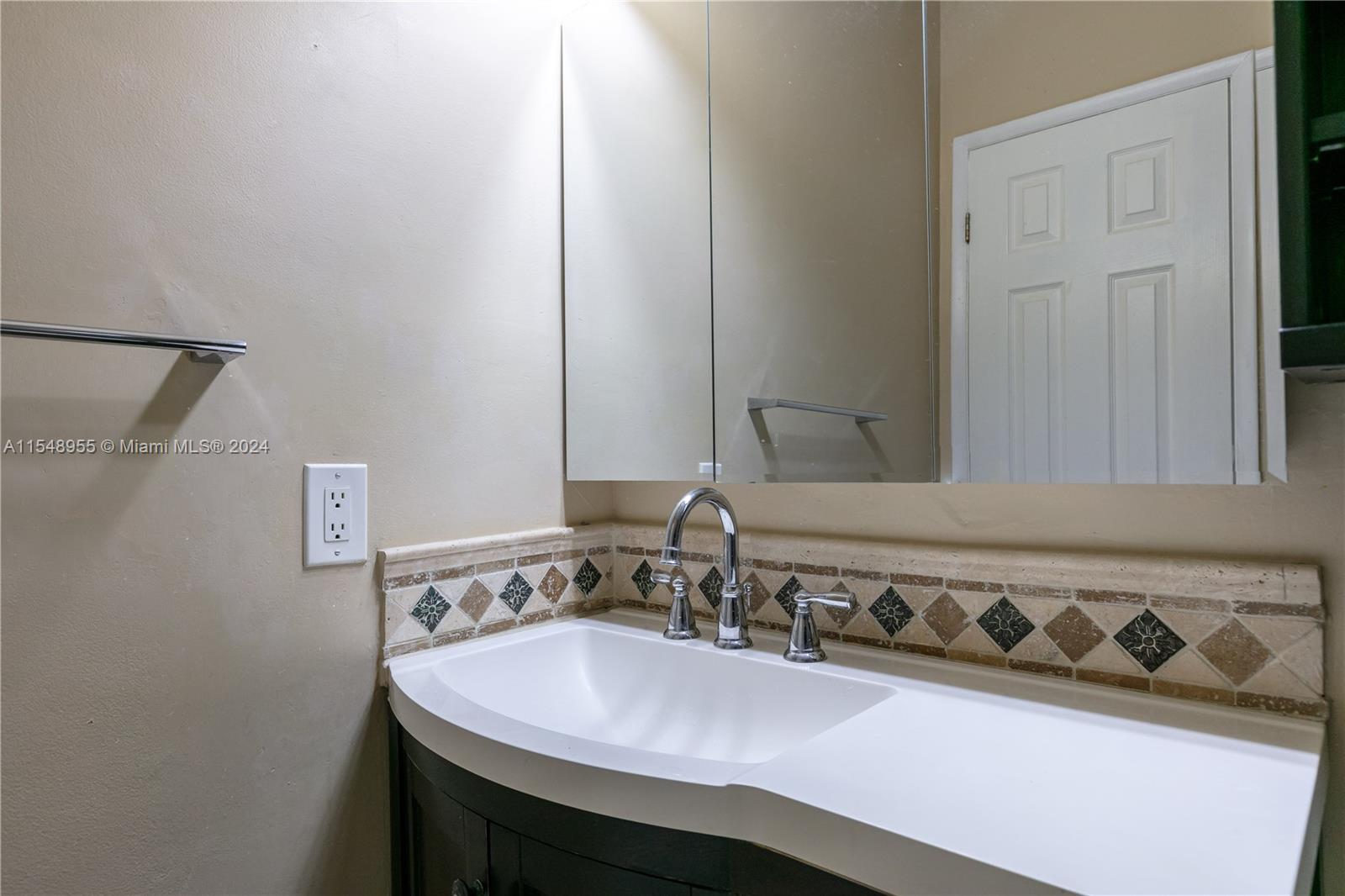 3131 Ocean Dr 211, Hallandale Beach, Florida 33009, 1 Bedroom Bedrooms, ,1 BathroomBathrooms,Residential,For Sale,3131 Ocean Dr 211,A11548955