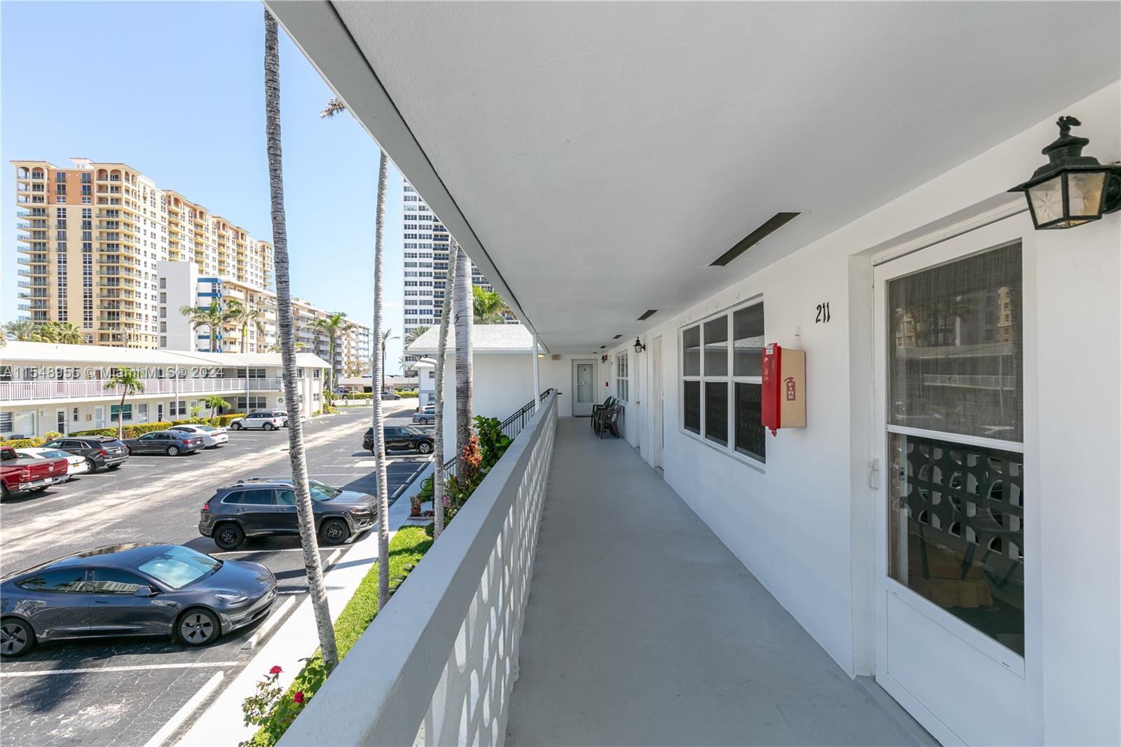 3131 Ocean Dr 211, Hallandale Beach, Florida 33009, 1 Bedroom Bedrooms, ,1 BathroomBathrooms,Residential,For Sale,3131 Ocean Dr 211,A11548955