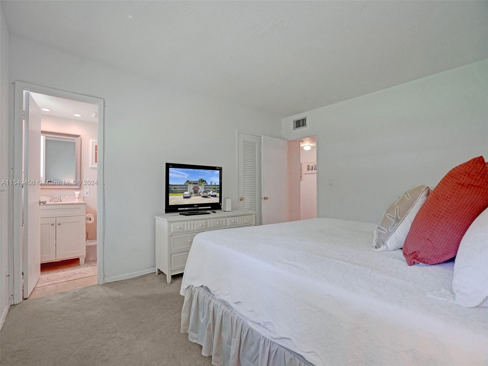 1000 Hillcrest Ct, Hollywood, FL, 33021 United States, 2 Bedrooms Bedrooms, ,2 BathroomsBathrooms,Residential,For Sale,Hillcrest Ct,A11549458