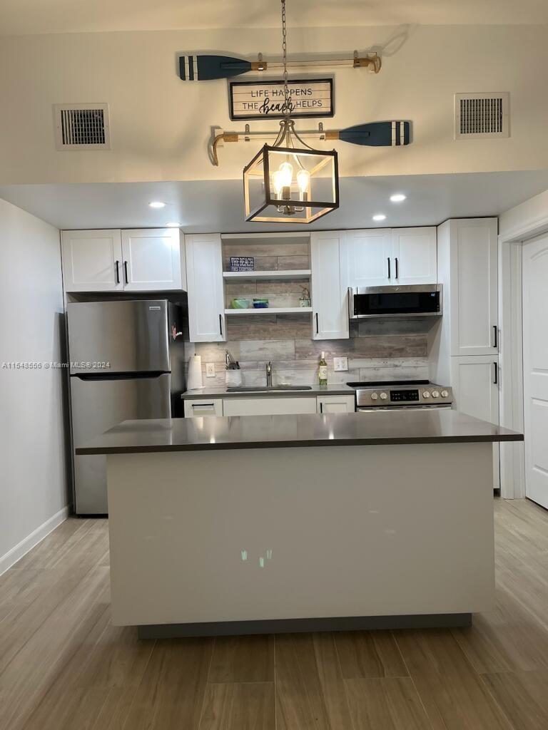 525 7th Pl, Vero Beach, FL, 32962 United States, 1 Bedroom Bedrooms, ,1 BathroomBathrooms,Residential,For Sale,7th Pl,A11548556