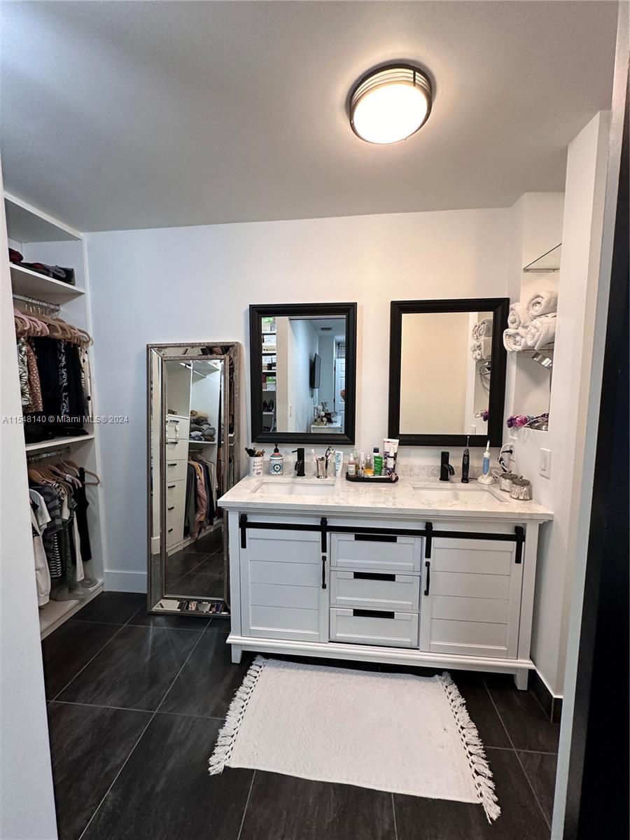 Master Bedroom Bathroom