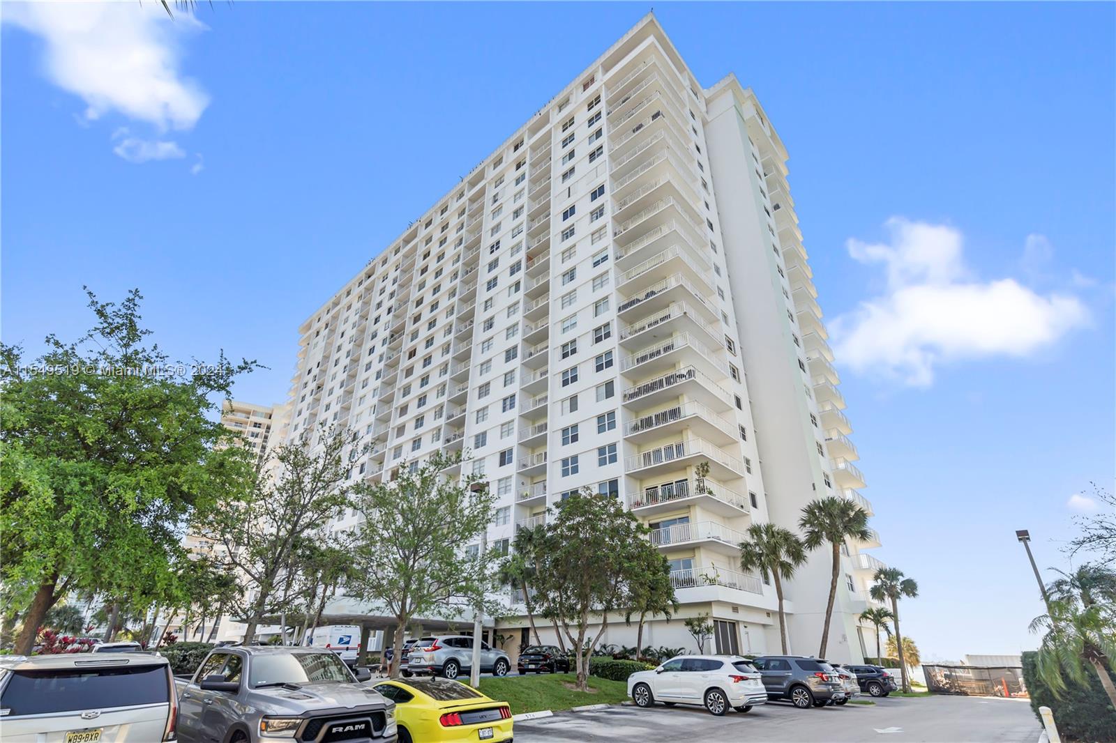 500 Bayview Dr, Sunny Isles Beach, FL, 33160 United States, 2 Bedrooms Bedrooms, ,2 BathroomsBathrooms,Residential,For Sale,Bayview Dr,A11549519