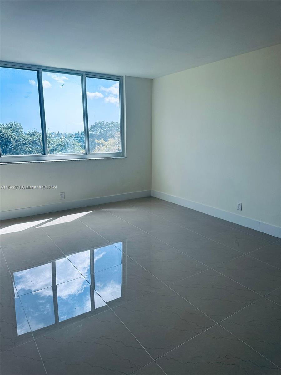 4200 Hillcrest Dr 503, Hollywood, Florida 33021, 2 Bedrooms Bedrooms, ,2 BathroomsBathrooms,Residentiallease,For Rent,4200 Hillcrest Dr 503,A11549521