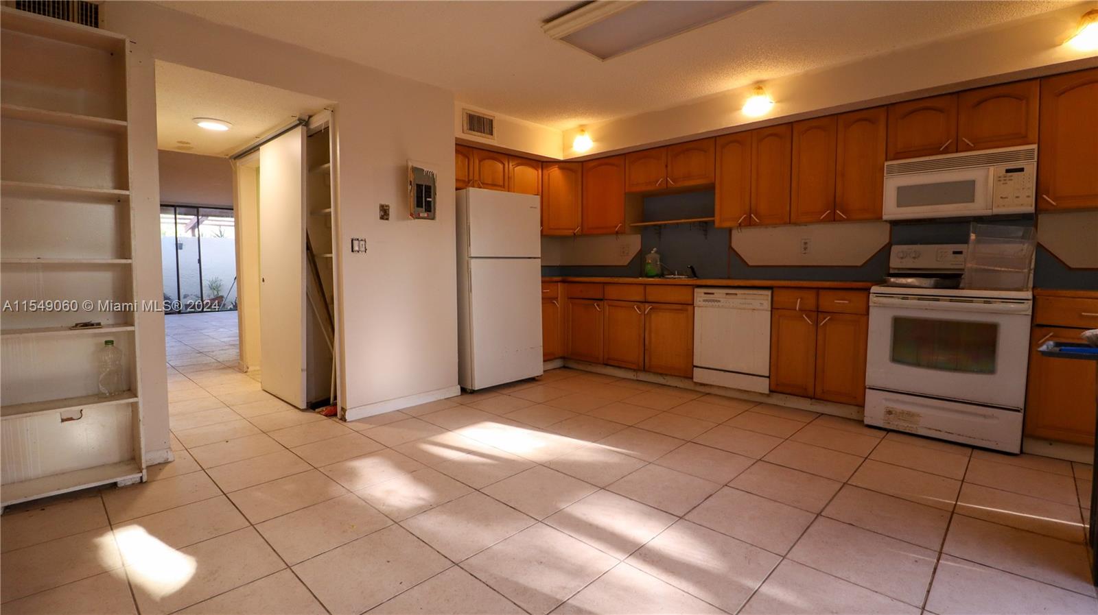 10686 79th Ter, Miami, FL, 33173 United States, 2 Bedrooms Bedrooms, ,2 BathroomsBathrooms,Residential,For Sale,79th Ter,A11549060