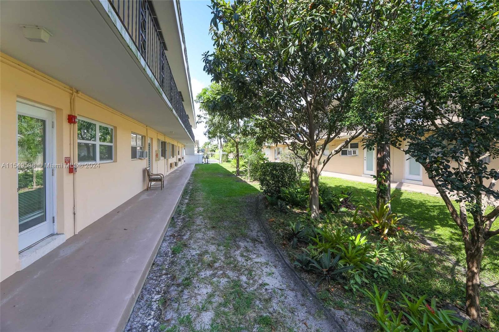 2141 NE 56th St 105, Fort Lauderdale, FL 33308, 1 Bedroom Bedrooms, ,1 BathroomBathrooms,Residential,For Sale,56th St,A11549538