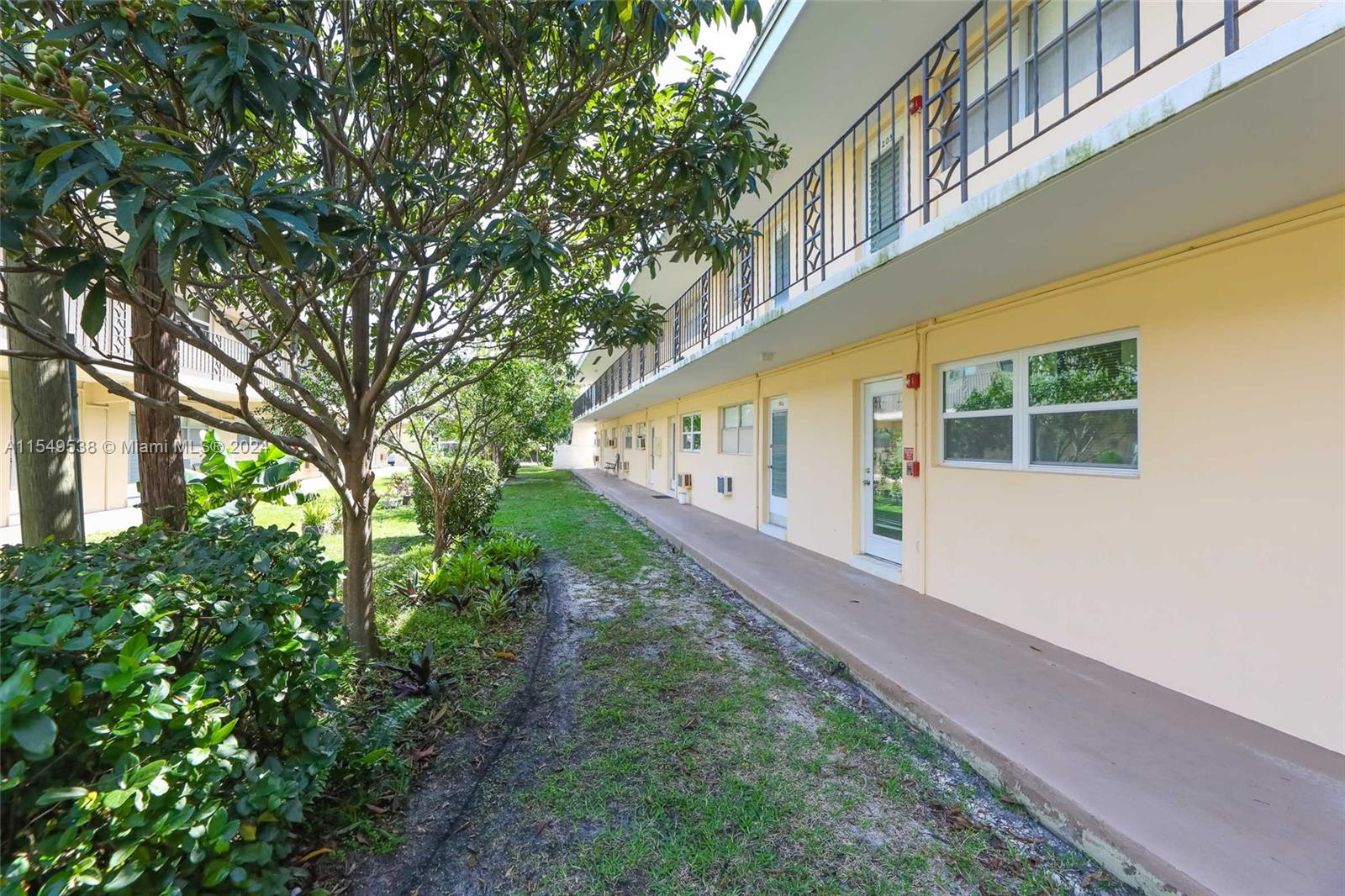 2141 NE 56th St 105, Fort Lauderdale, FL 33308, 1 Bedroom Bedrooms, ,1 BathroomBathrooms,Residential,For Sale,56th St,A11549538