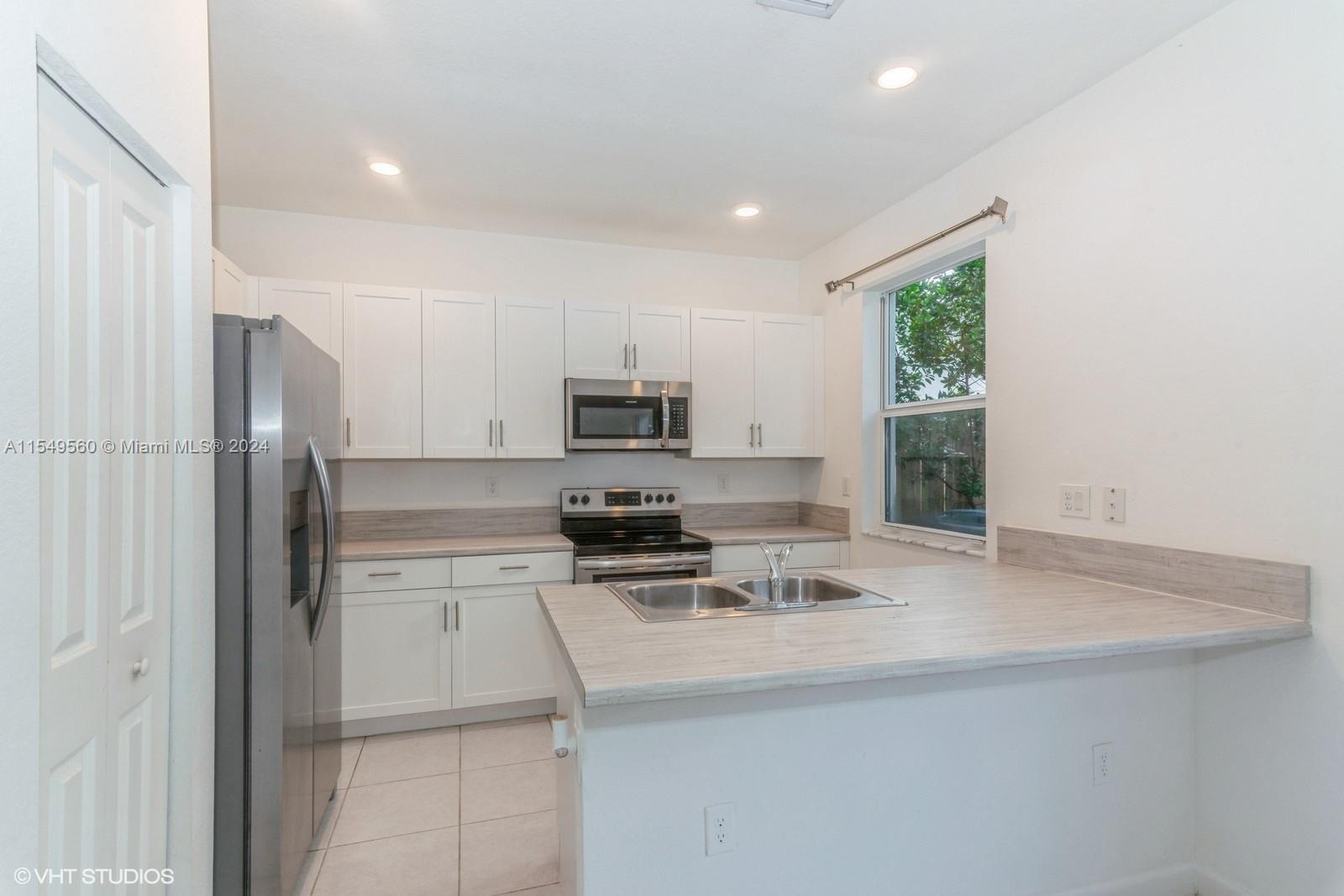 2675 SE 12th St 2675, Homestead, Florida 33035, 3 Bedrooms Bedrooms, ,2 BathroomsBathrooms,Residential,For Sale,2675 SE 12th St 2675,A11549560