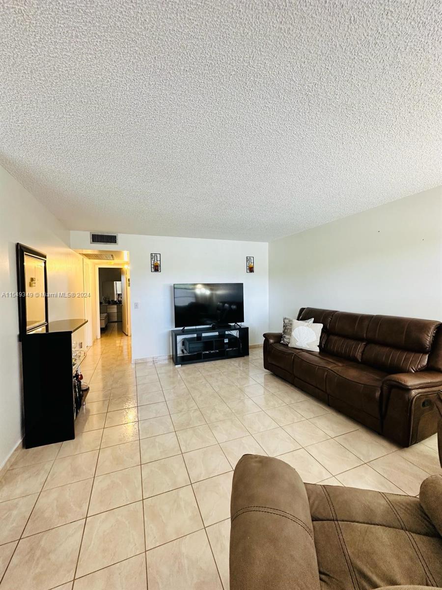 551 135th Ave, Pembroke Pines, FL, 33027 United States, 2 Bedrooms Bedrooms, ,1 BathroomBathrooms,Residential,For Sale,135th Ave,A11549349